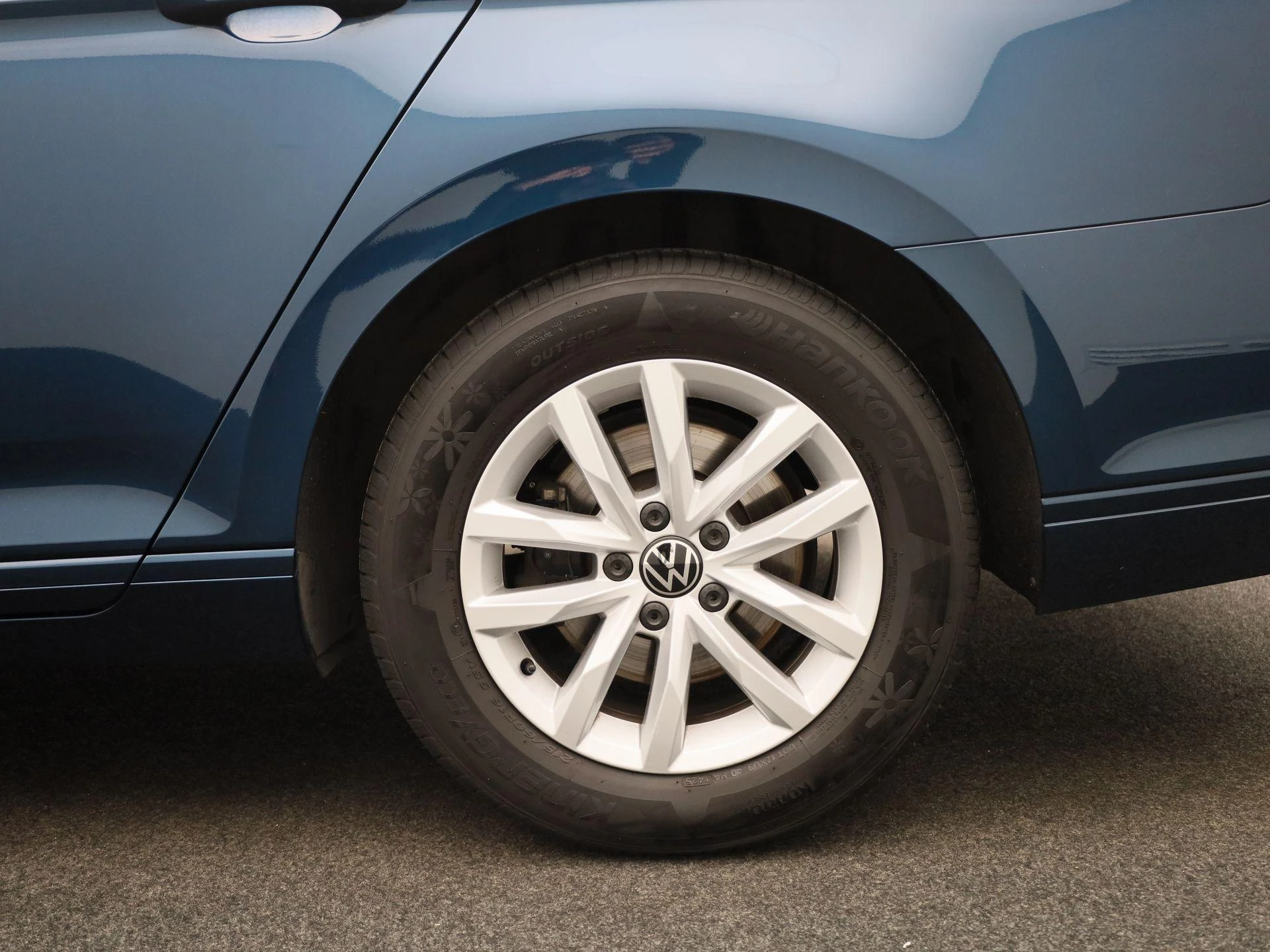 Volkswagen-Passat-image-12