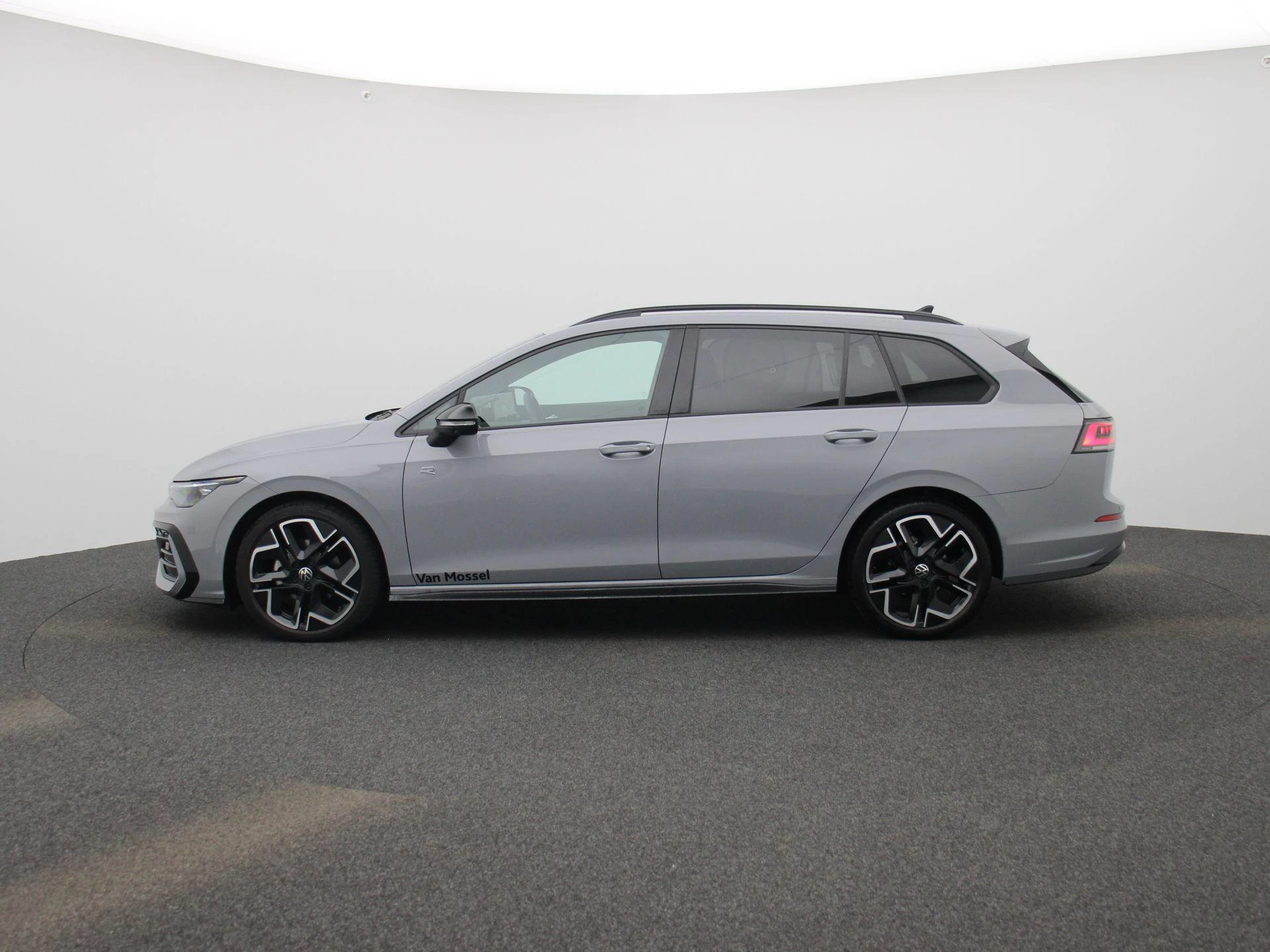 Volkswagen-Golf-image-3