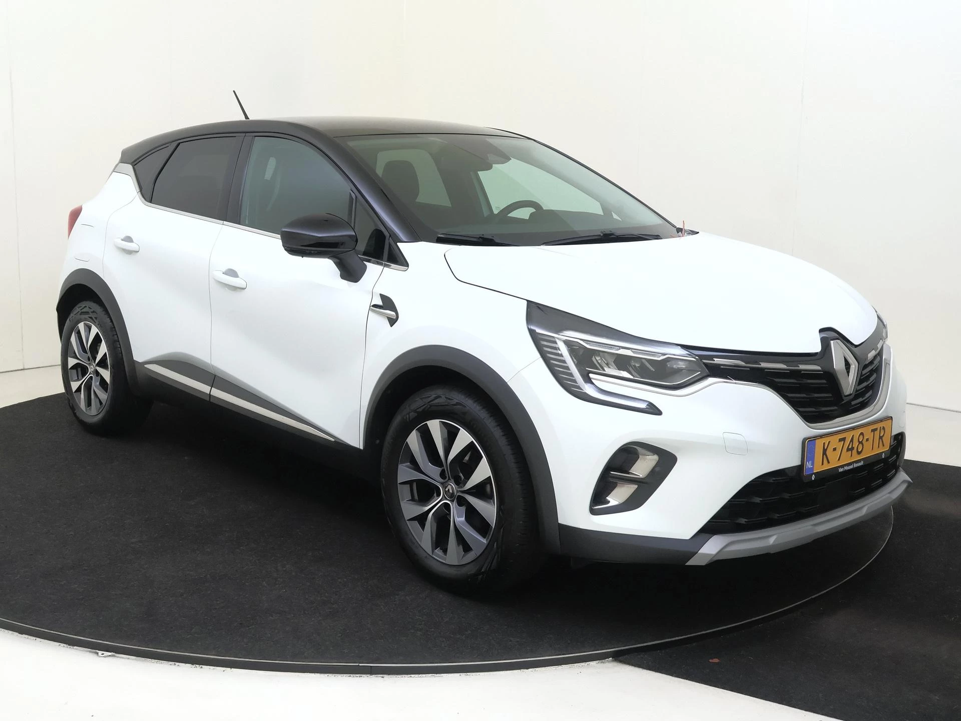 Renault-Captur-image-1