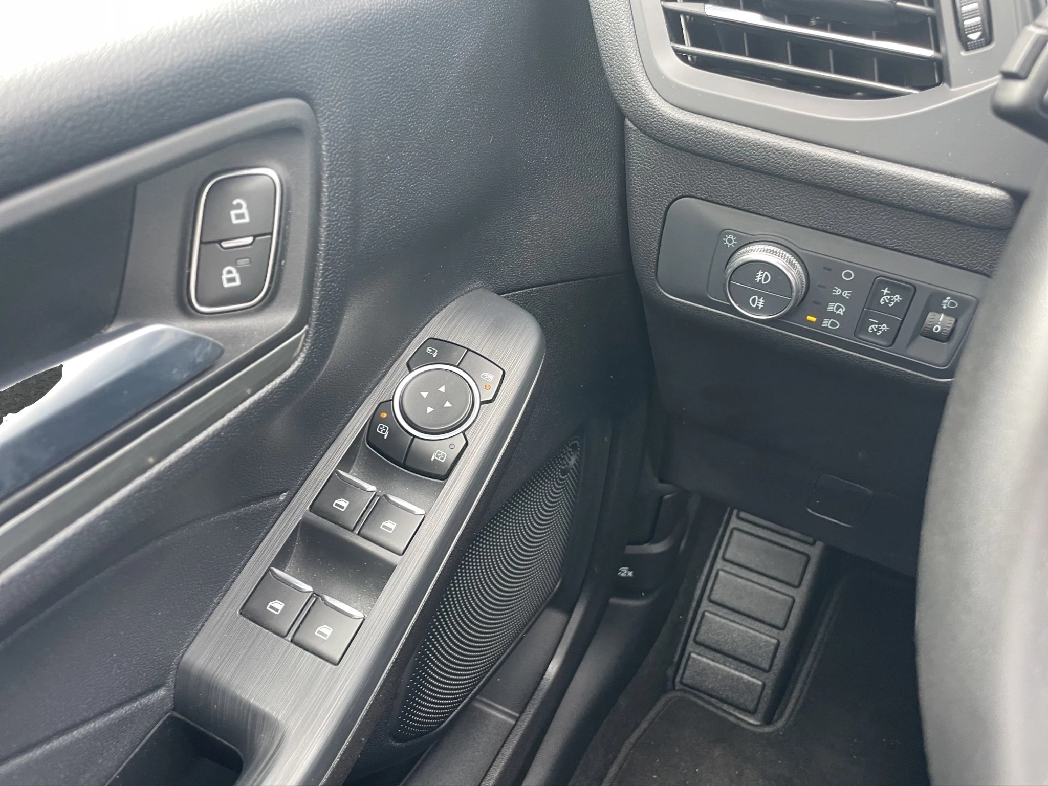 Ford Kuga Titanium NAVI | WINTER-PAKET | WINTERRÄDER