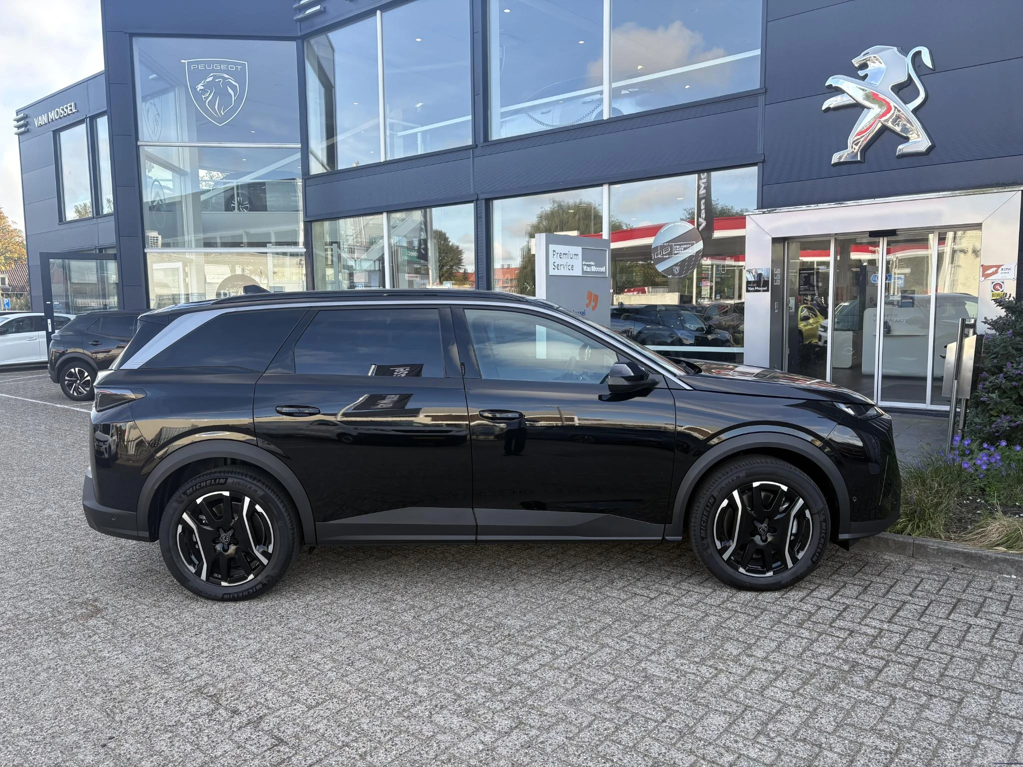 Peugeot-e-5008-image-6