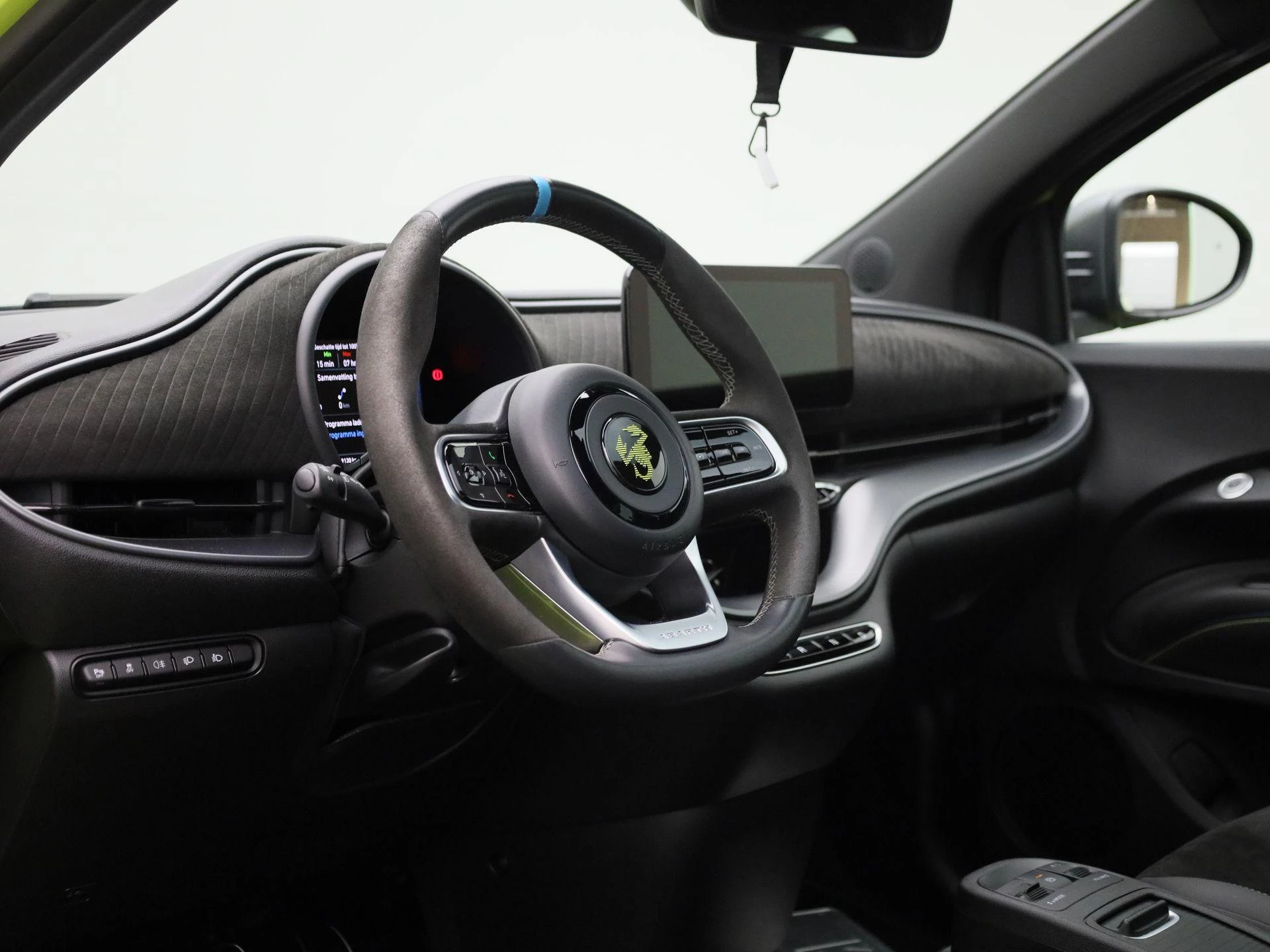 Abarth-500e-image-32