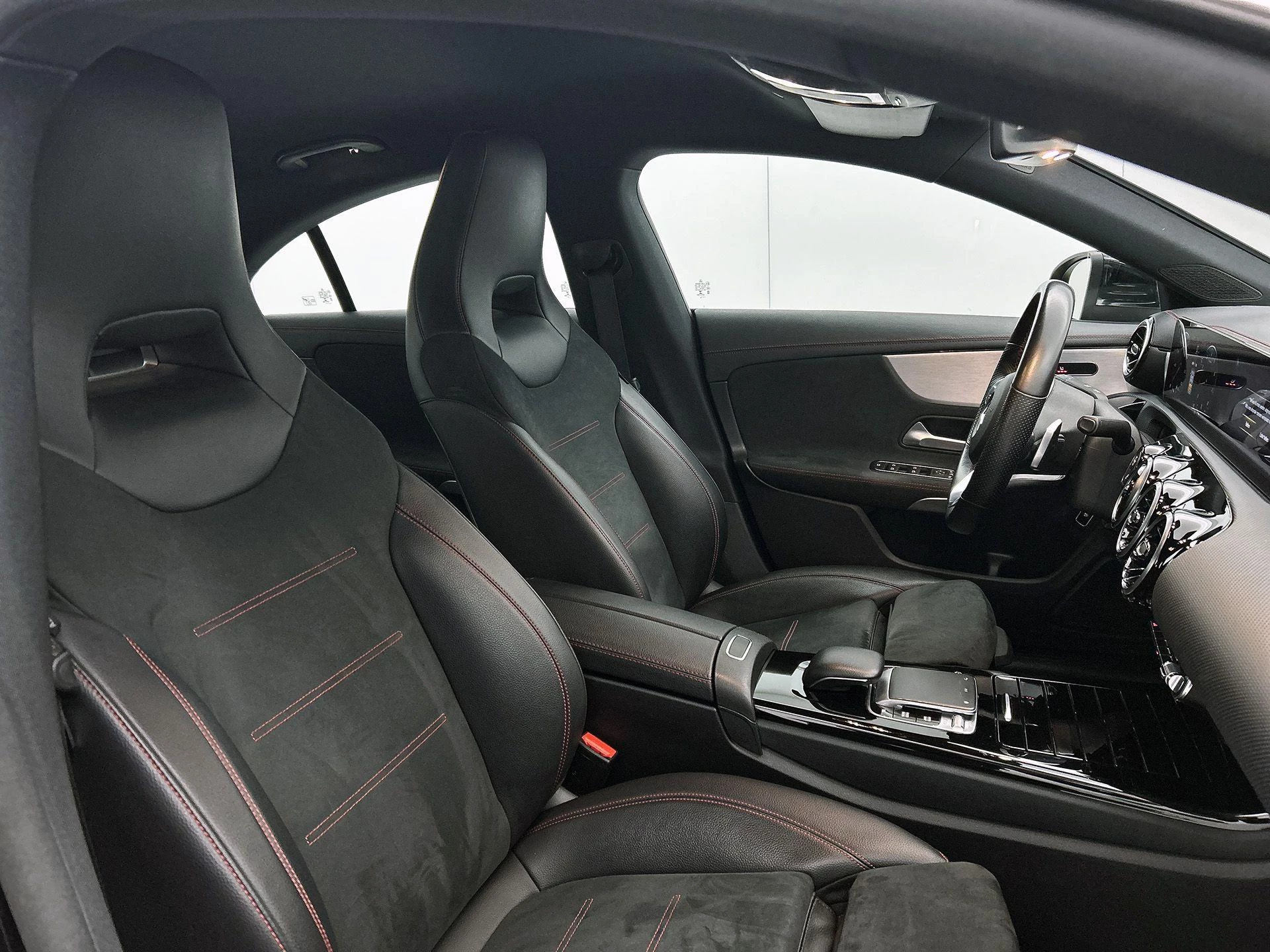 Mercedes-Benz-CLA-image-32