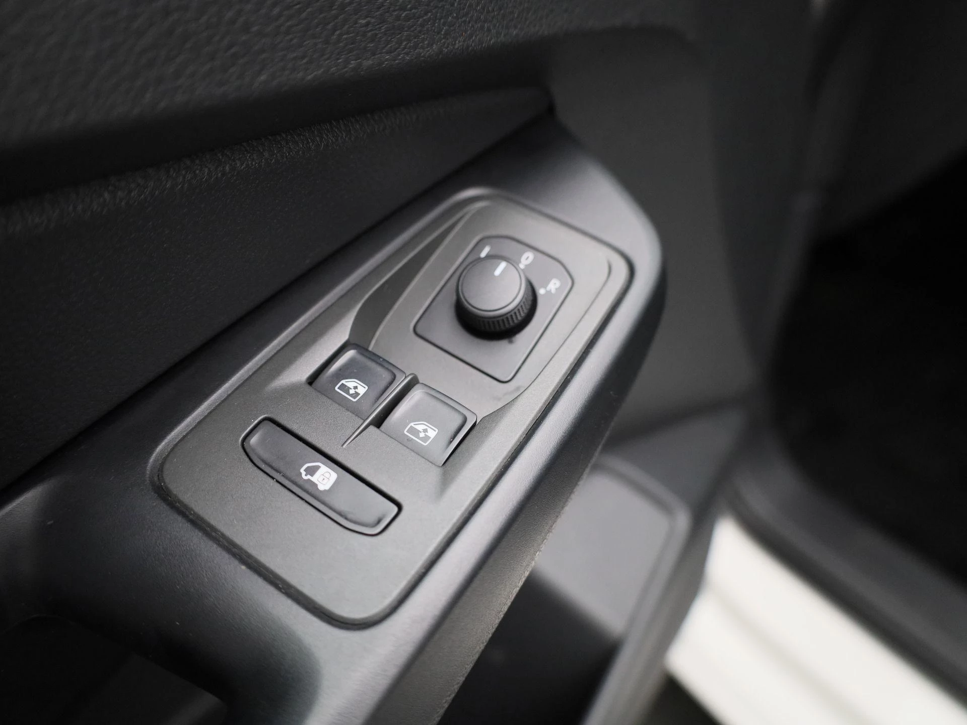 Volkswagen-Caddy-image-24