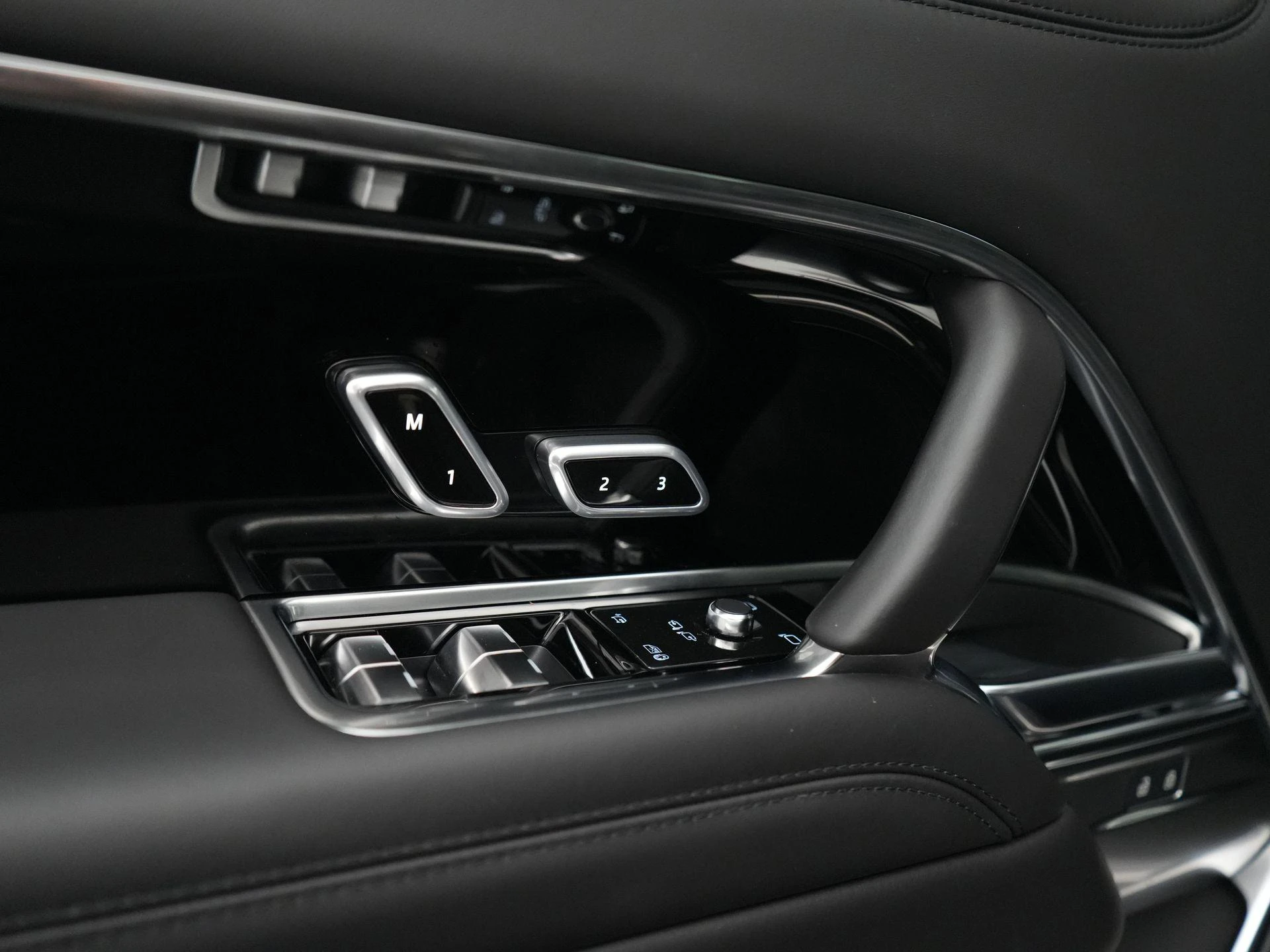 Land Rover-Range Rover-image-39