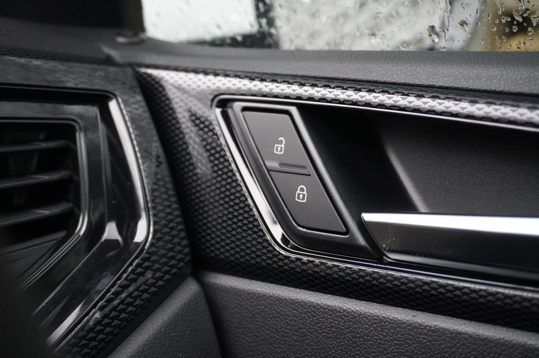 Volkswagen-Polo-image-29