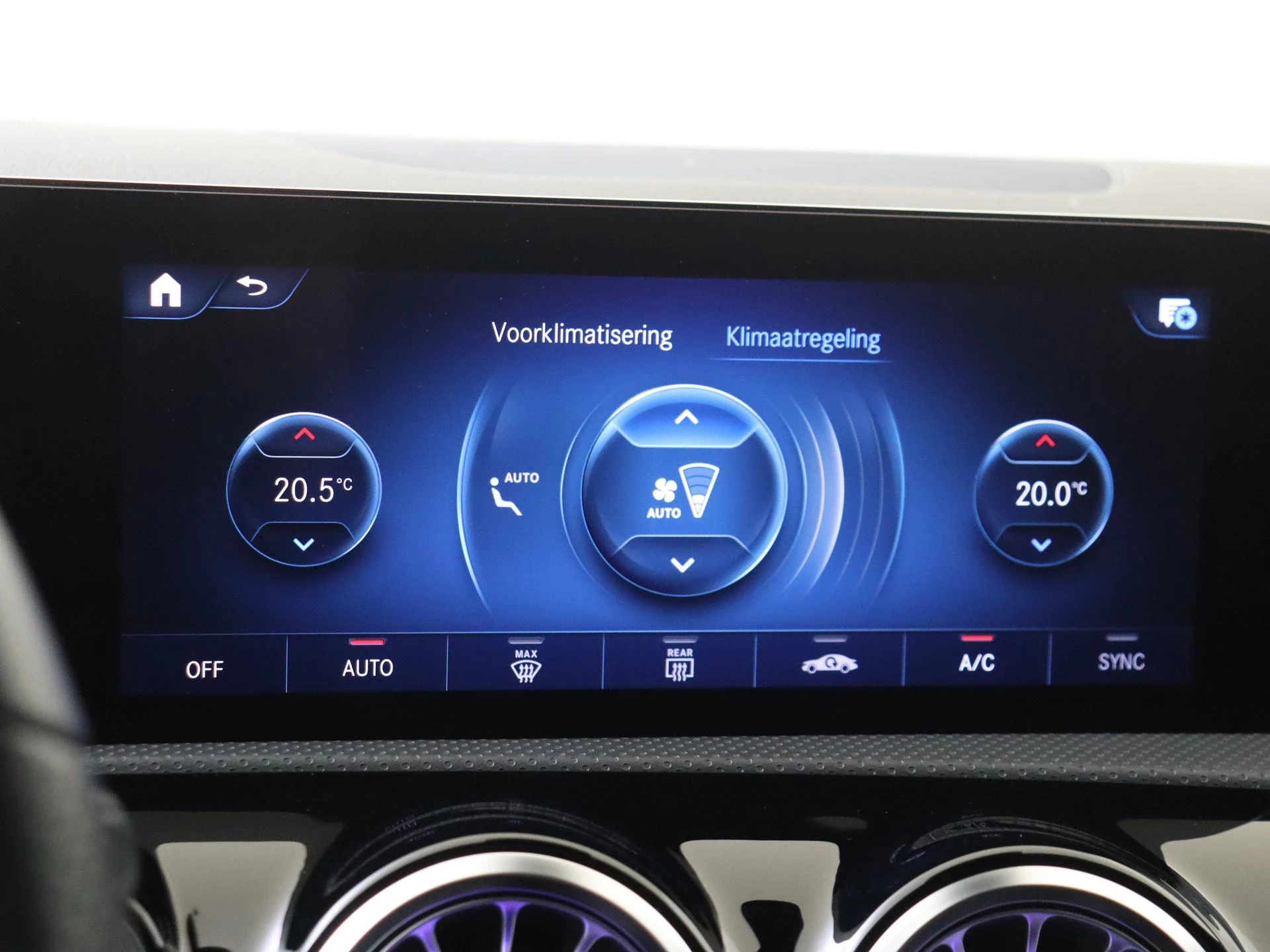 Mercedes-Benz-CLA-image-20