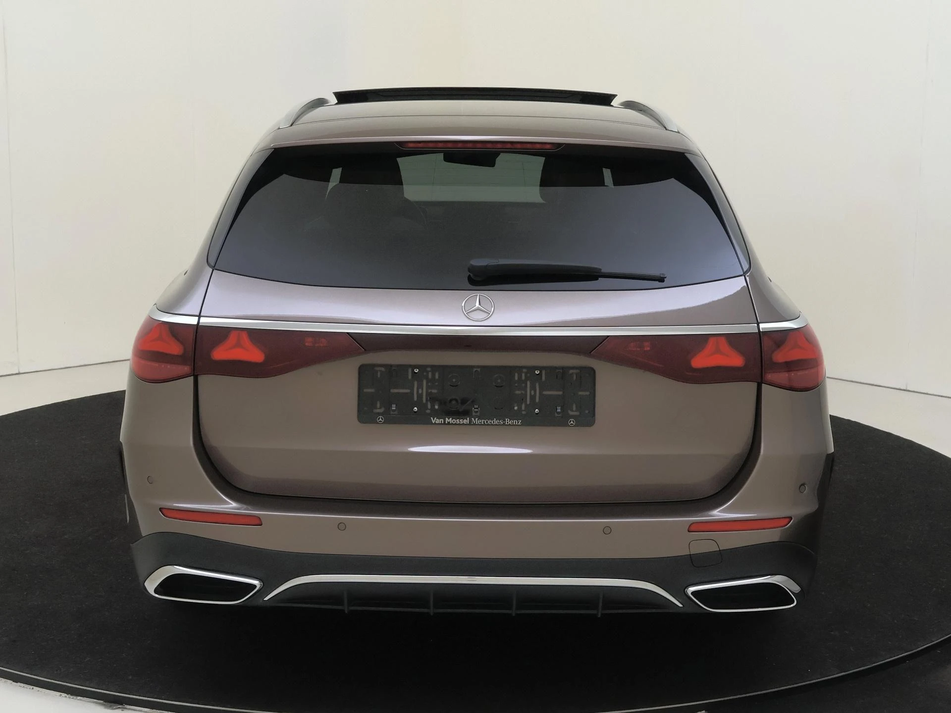 Mercedes-Benz-E-Klasse-image-6