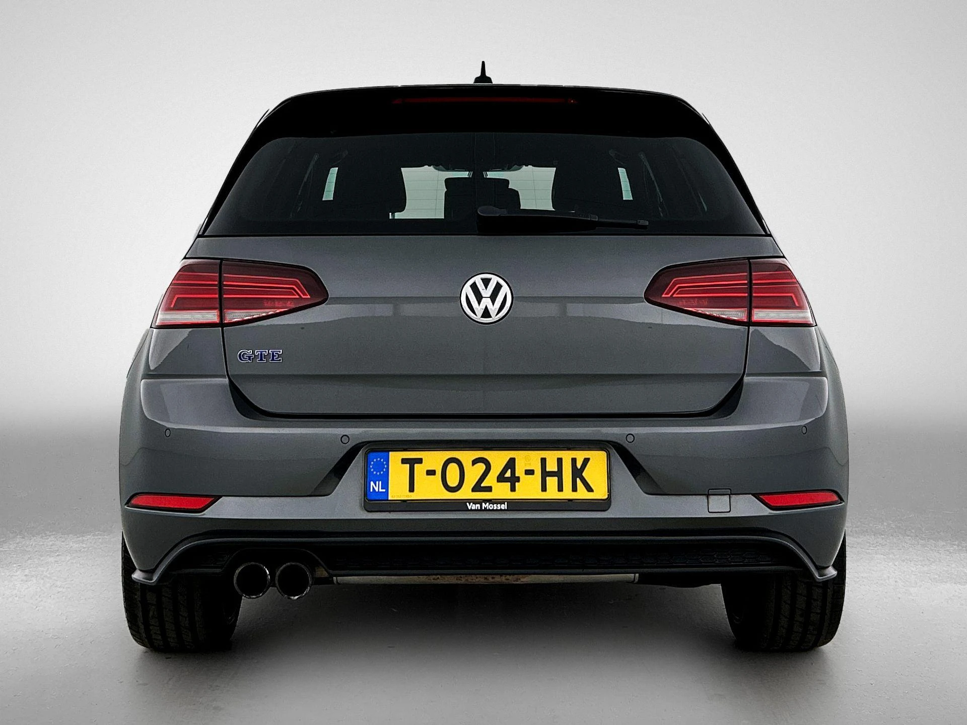 Volkswagen-Golf-image-2