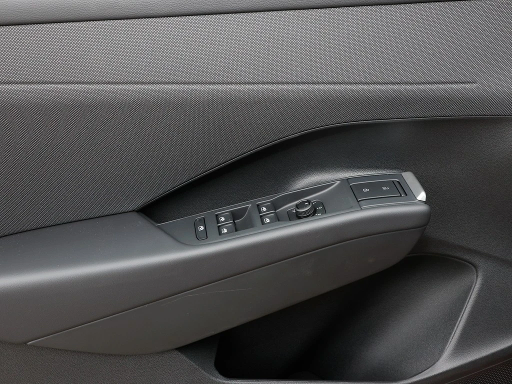 Volkswagen-T-Roc-image-15