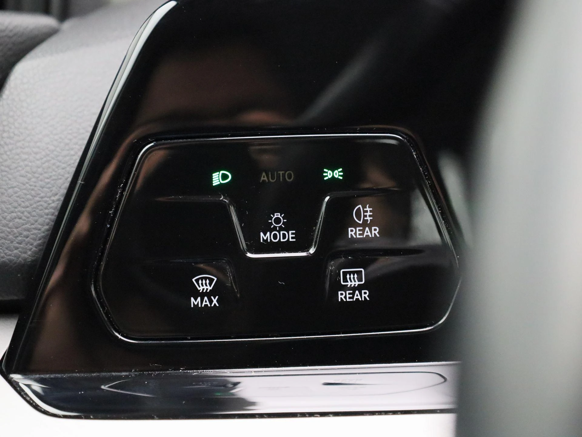 Volkswagen-Golf-image-22