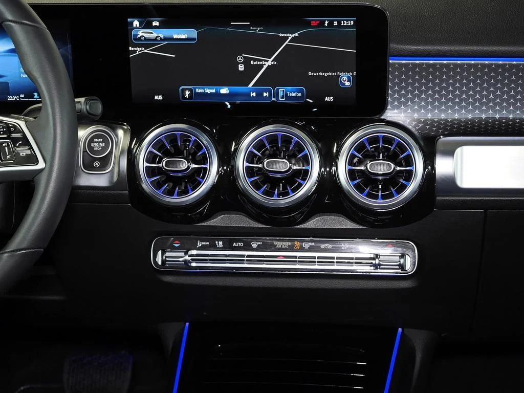Mercedes-Benz-GLB 200 d-image-11