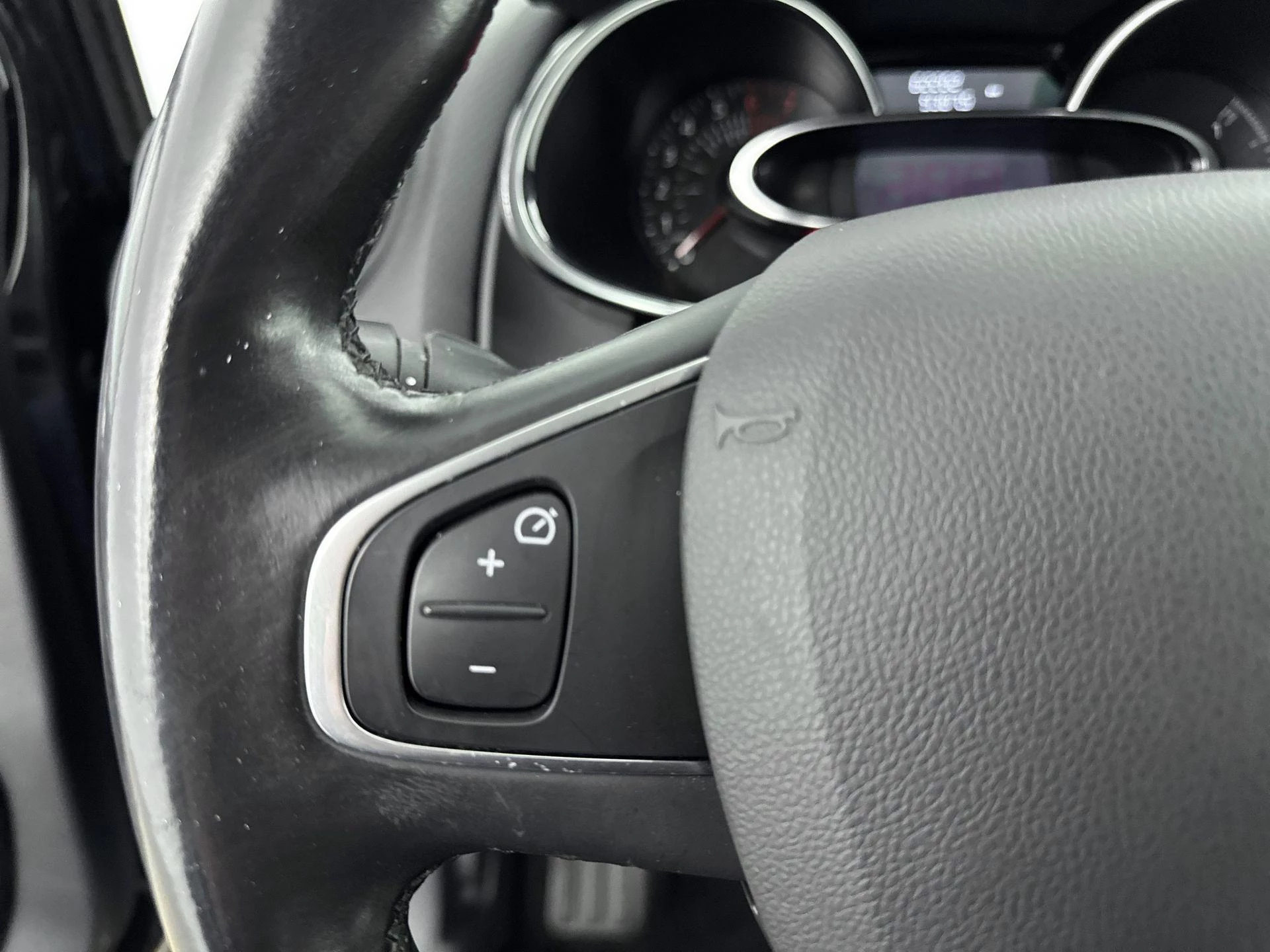 Renault-Clio-image-8