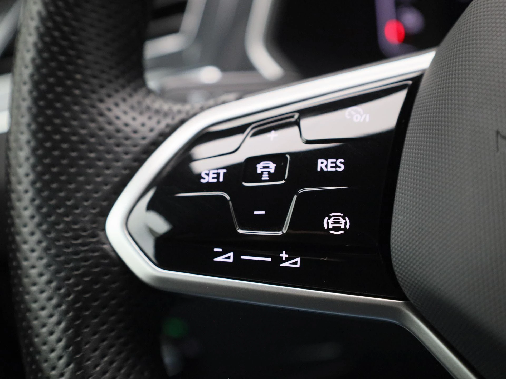 Volkswagen-Tiguan-image-18