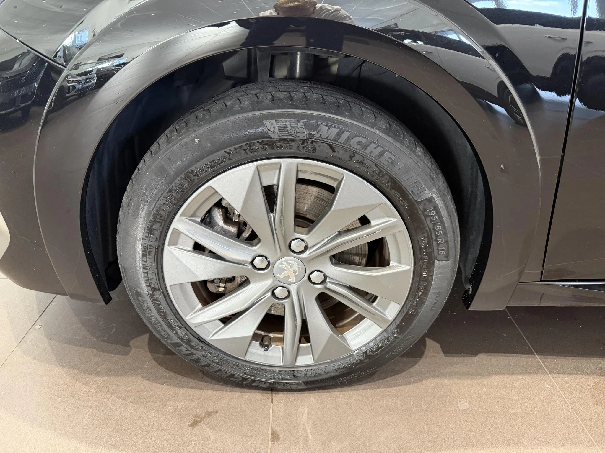 Peugeot-e-208-image-2