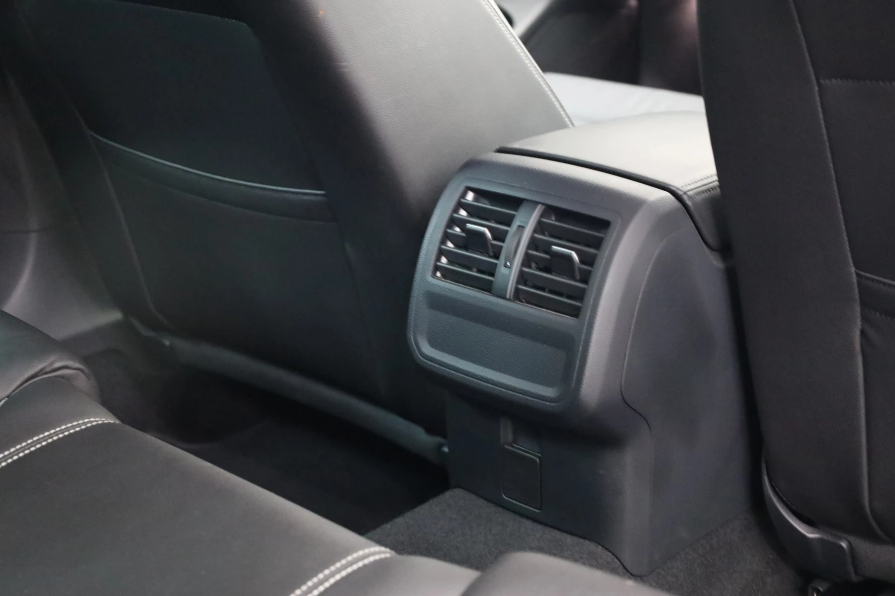 Volkswagen-Passat-image-10