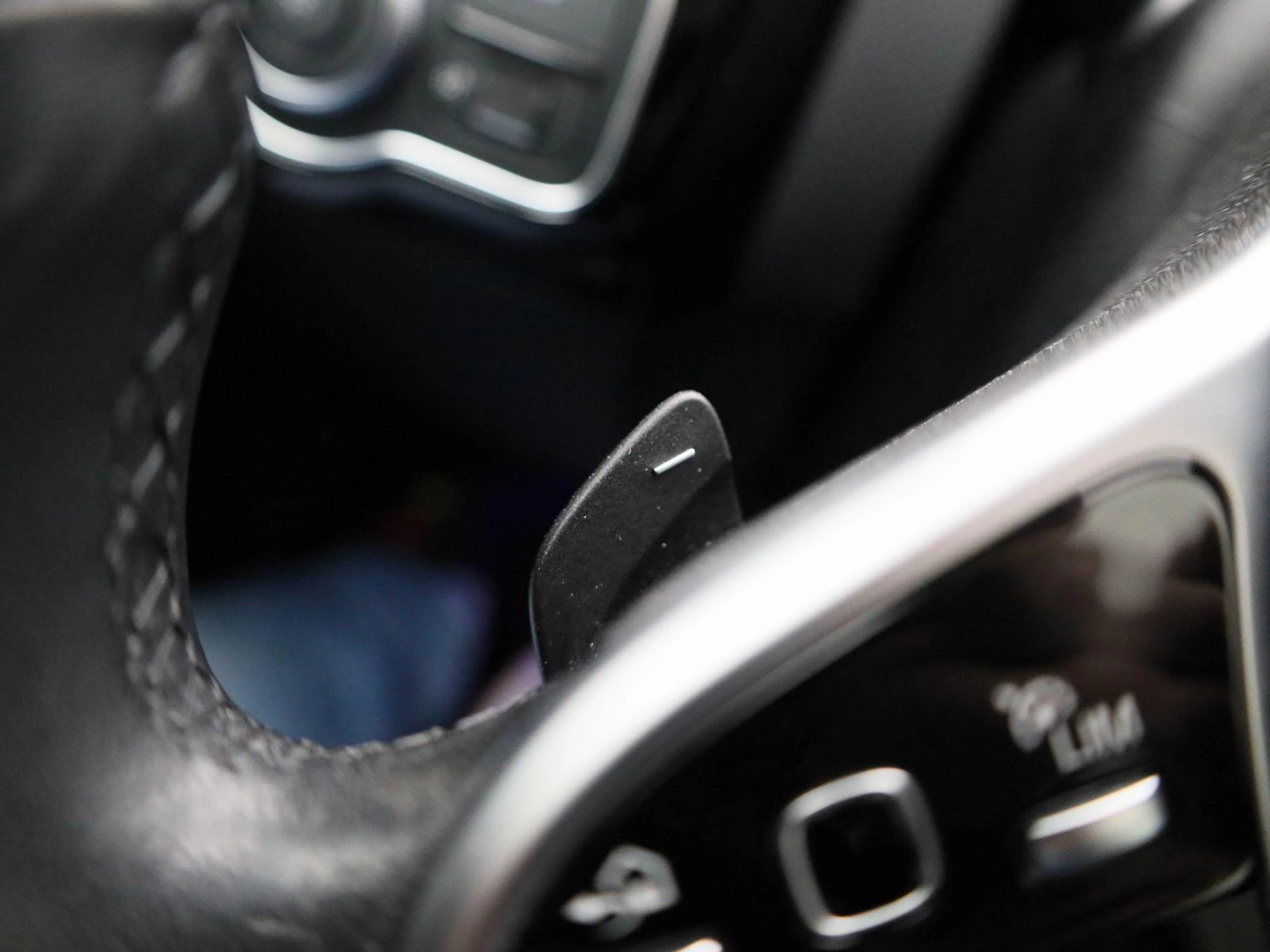 Mercedes-Benz-CLA-image-25