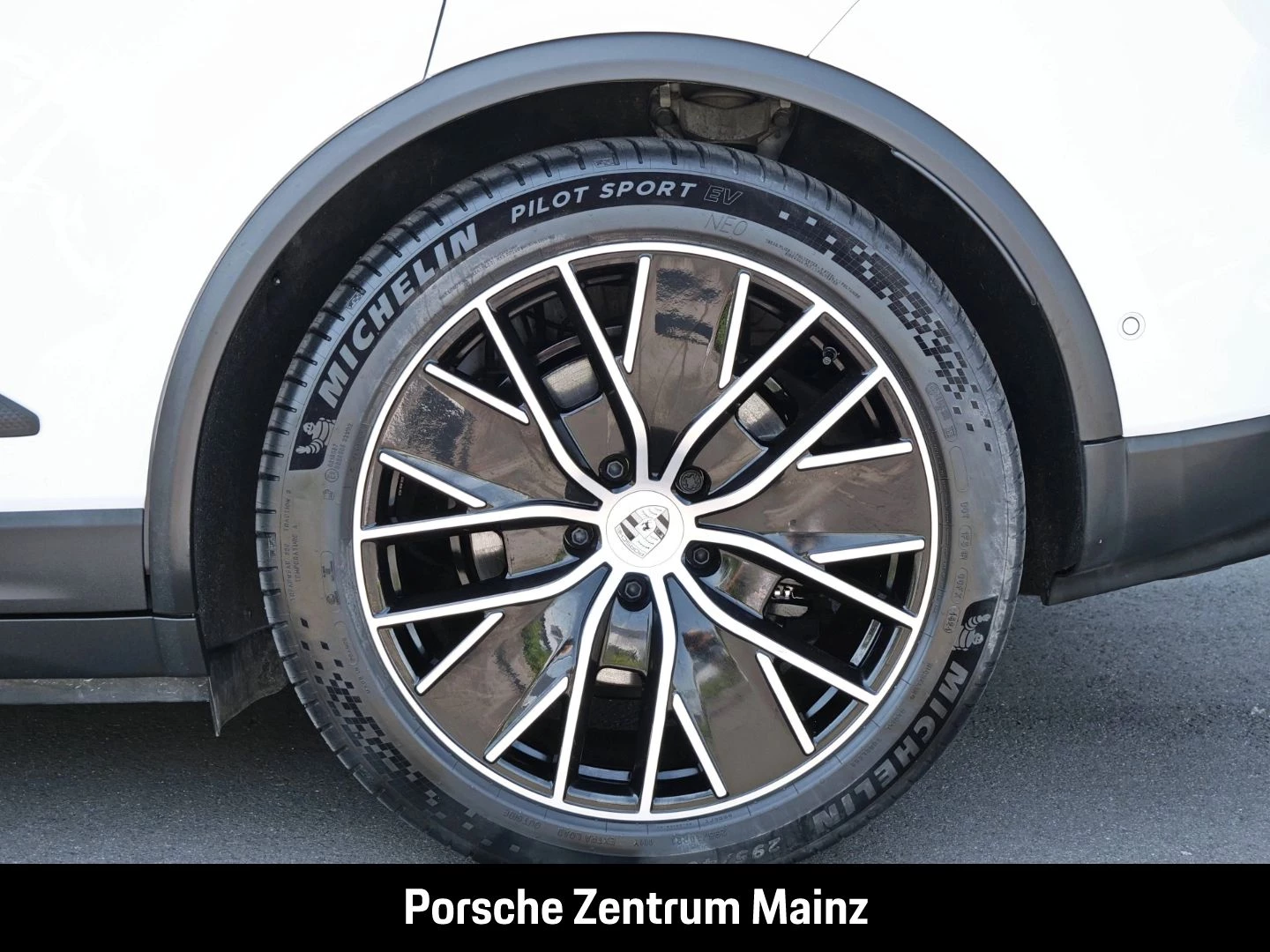 Porsche Macan 4 Luftfederung PASM 21-Zoll LED-Matrix -