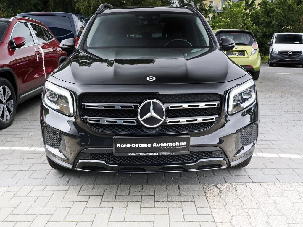 Mercedes-Benz-GLB 200 d-image-3