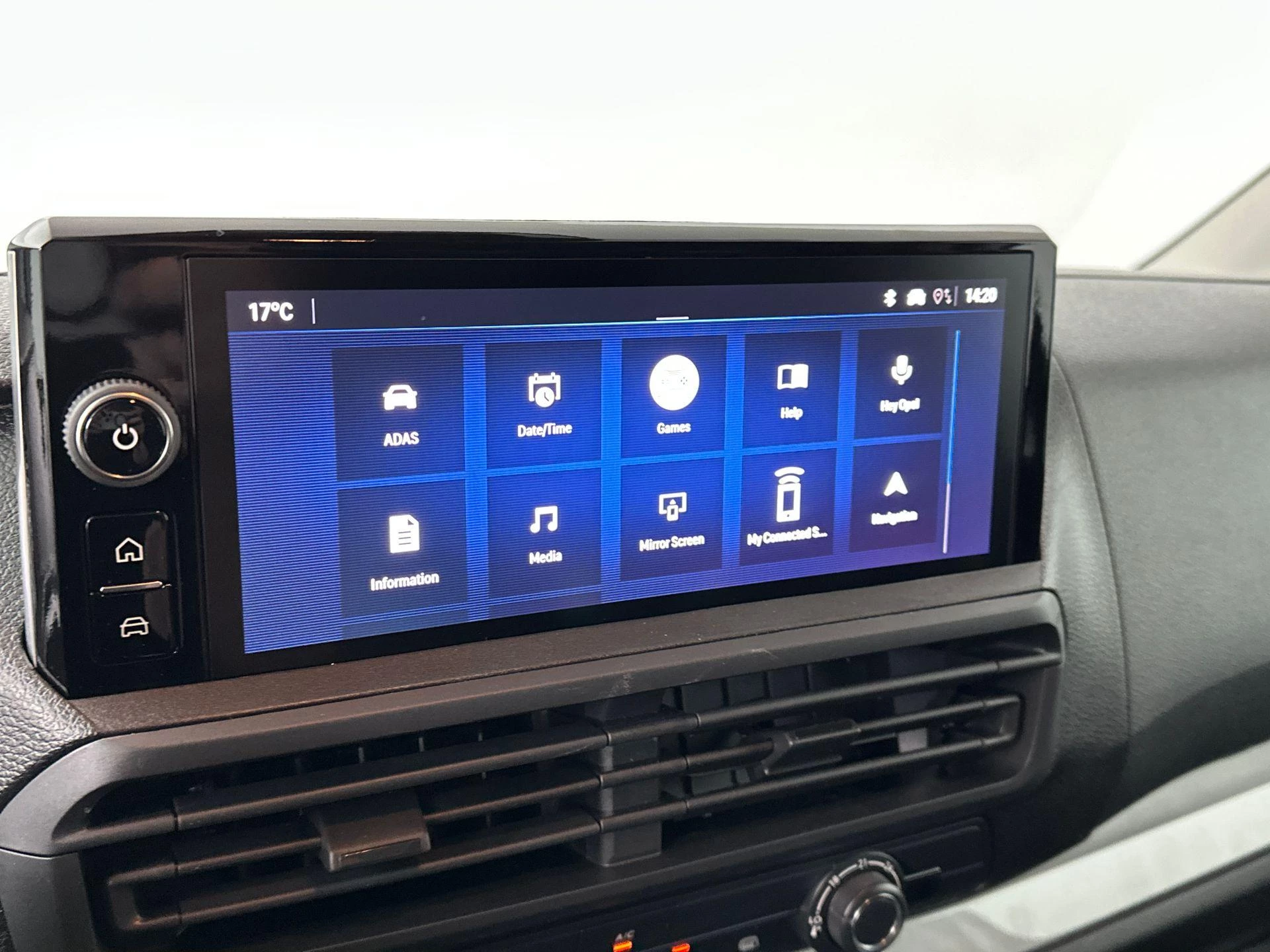 Opel-Vivaro-image-18