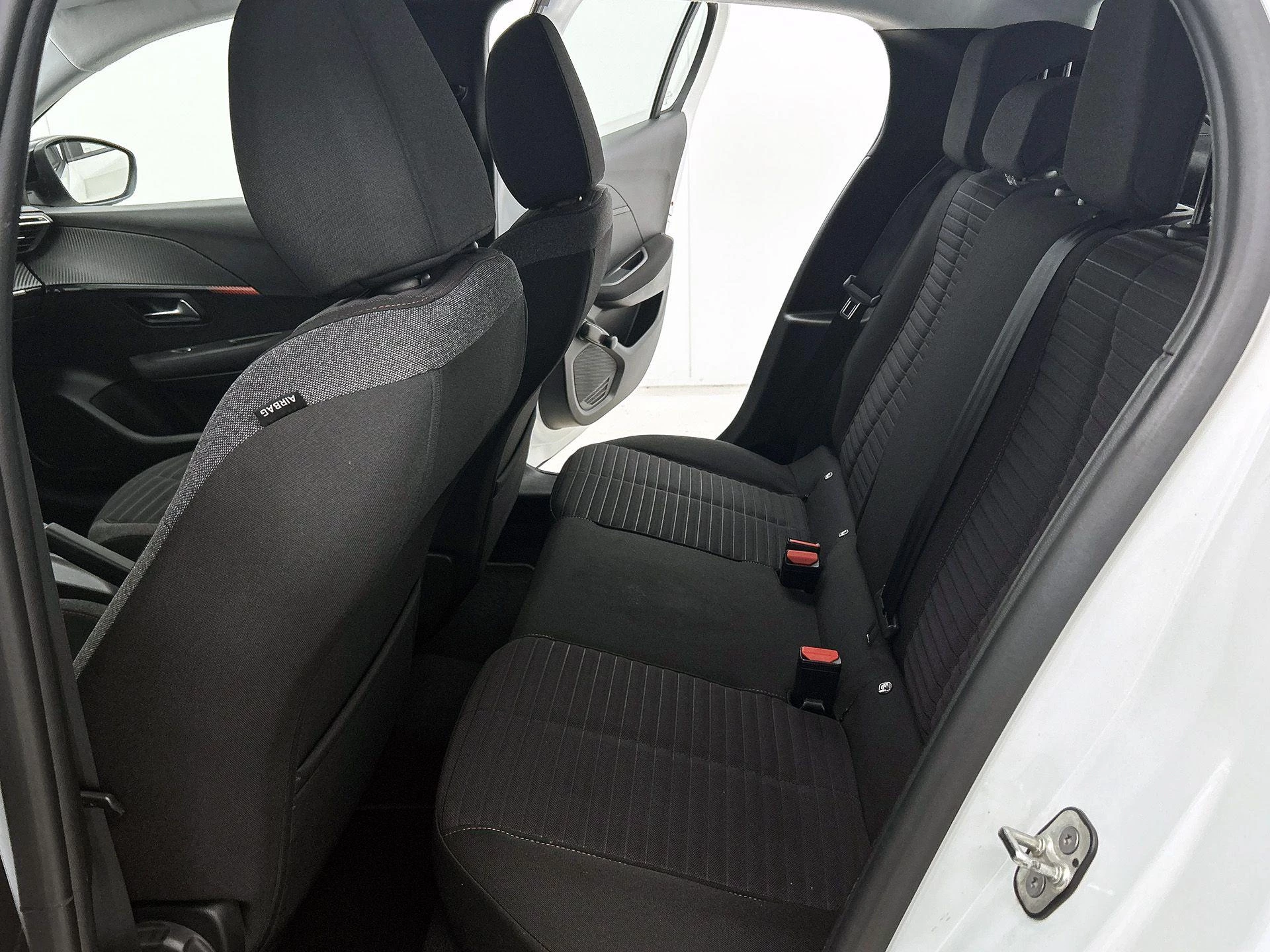 Peugeot-208-image-25