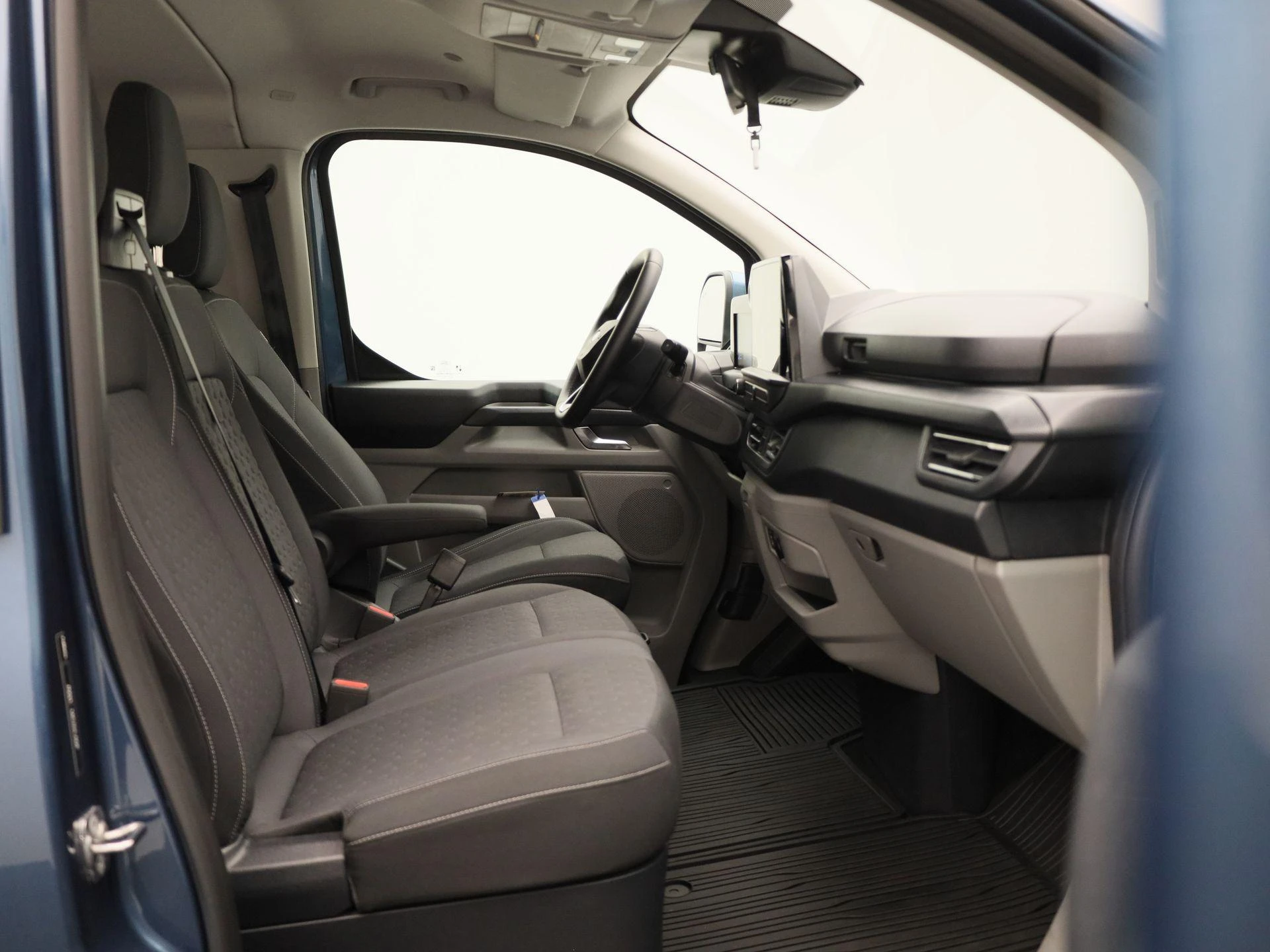 Ford-Transit Custom-image-9