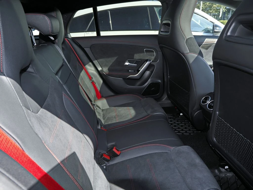 Mercedes-AMG-CLA 45 S AMG-image-13