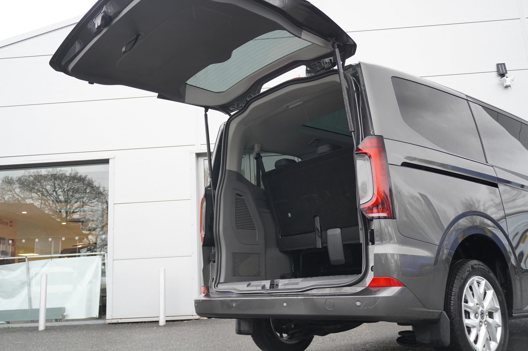 Volkswagen-Transporter-image-32