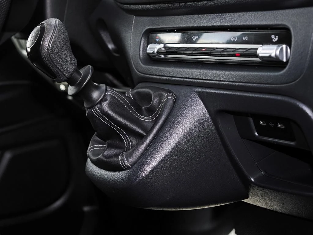 Mercedes-Benz-Vito 116-image-11