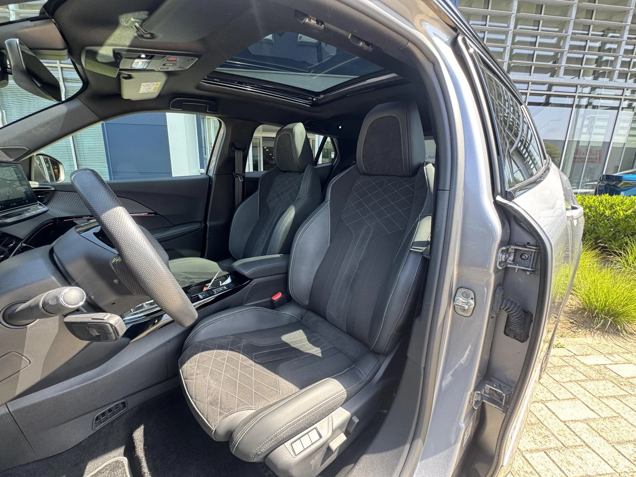 Peugeot-e-2008-image-17