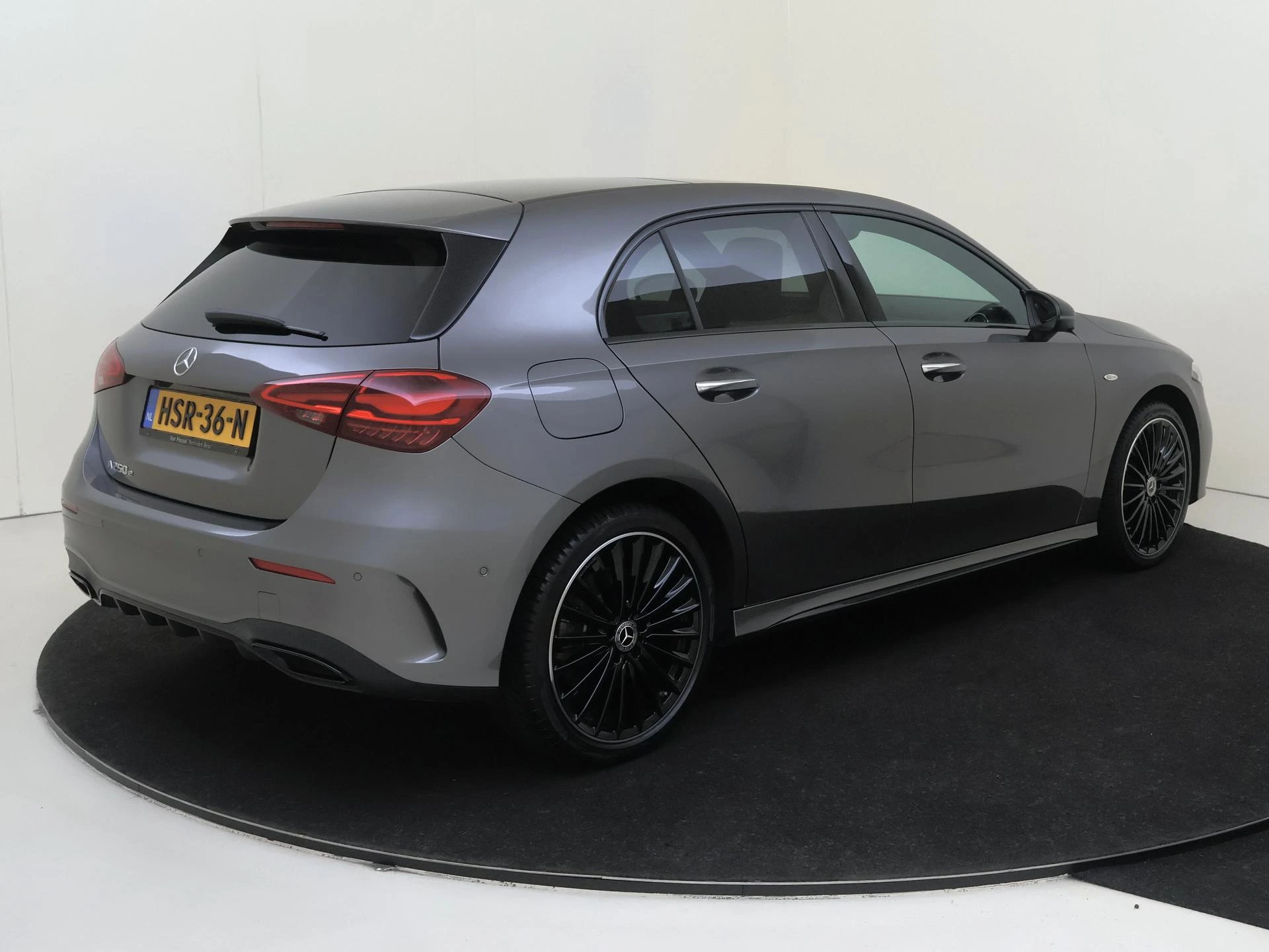 Mercedes-Benz-A-Klasse-image-3