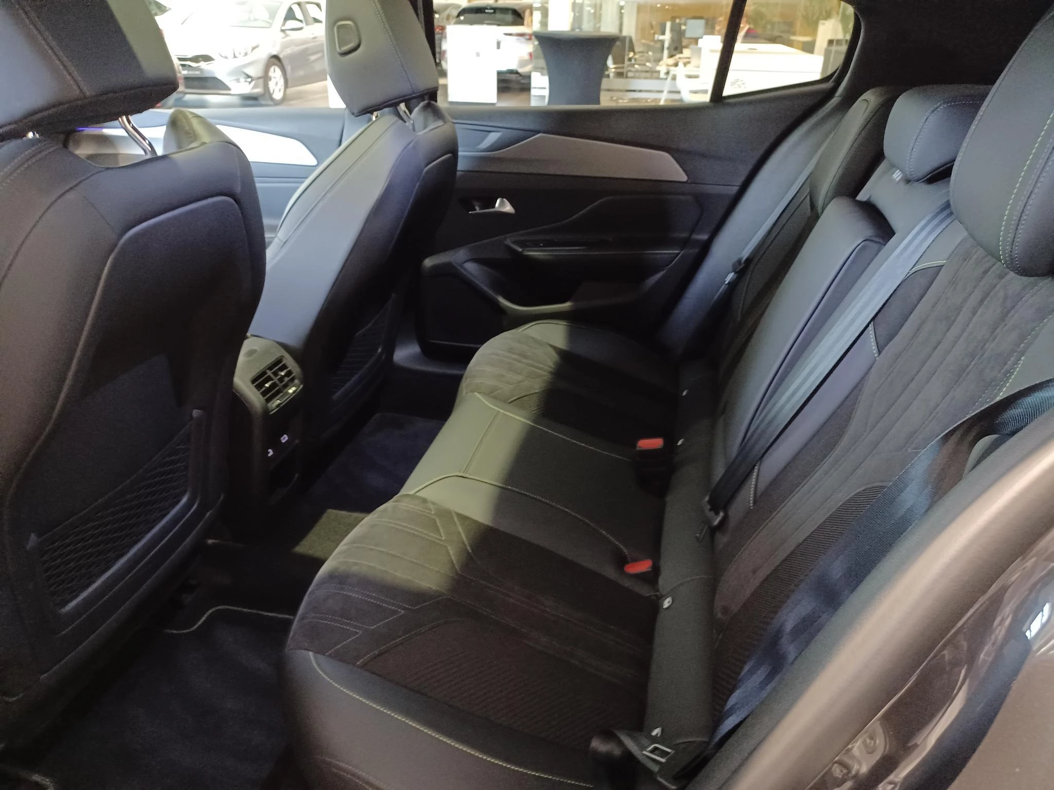 Peugeot-408-image-13