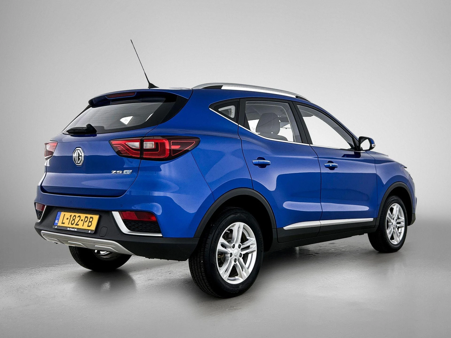 MG-ZS EV-image-3
