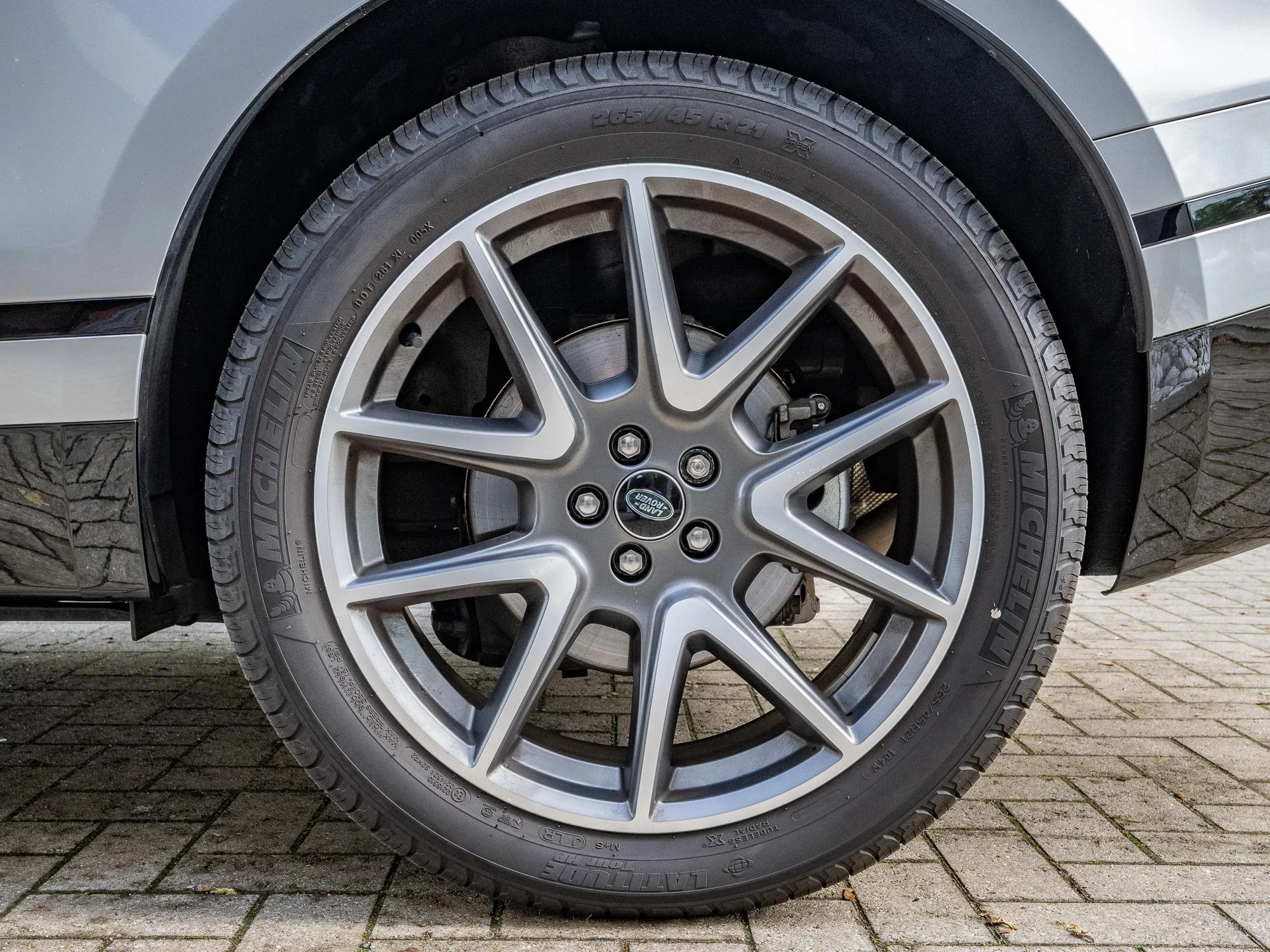 Land Rover-Range Rover Velar-image-9