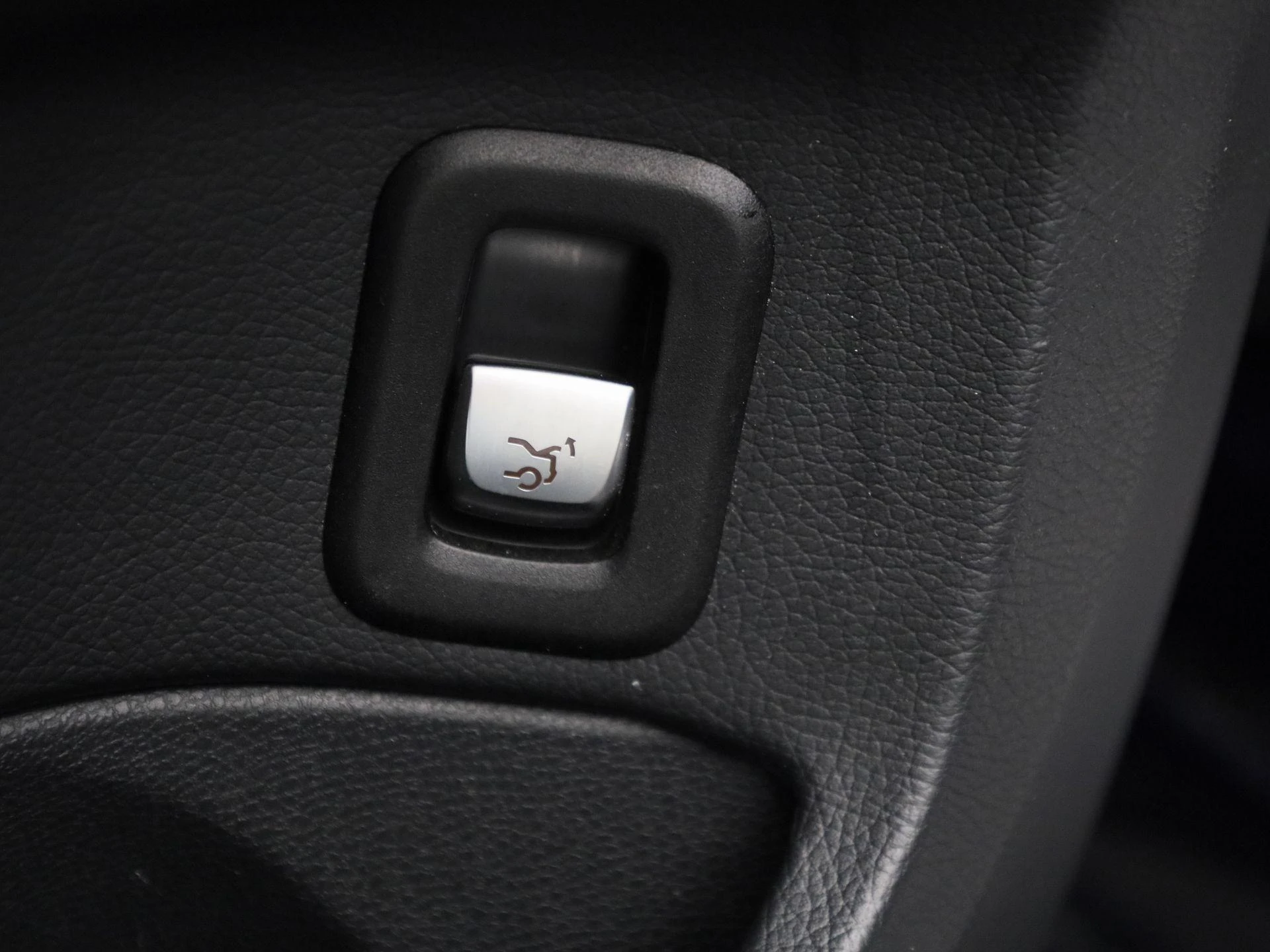 Mercedes-Benz-C-Klasse-image-35