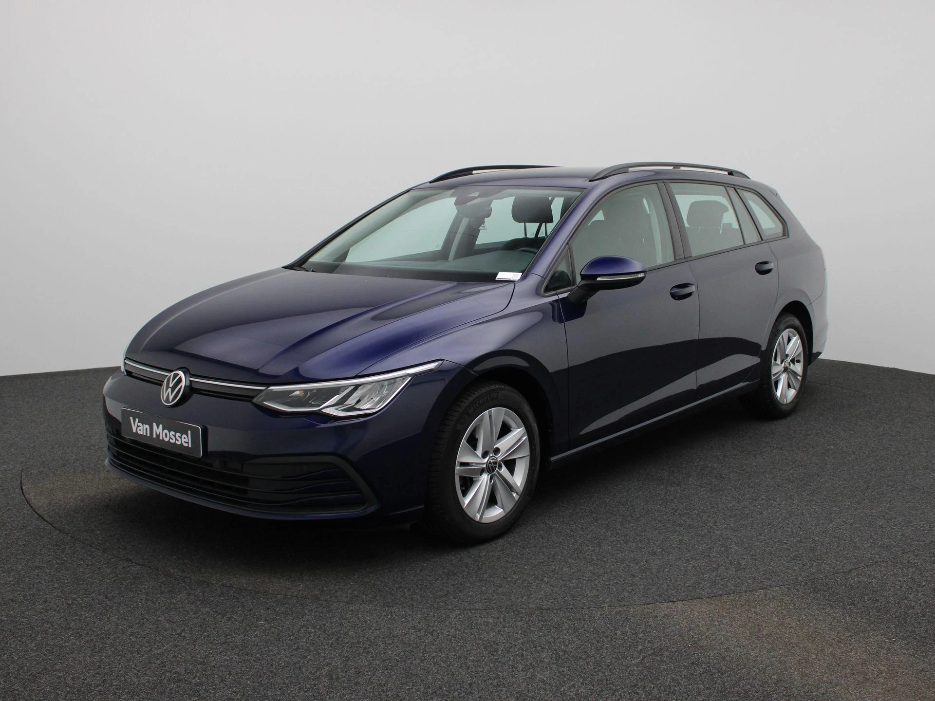 Volkswagen-Golf-image-0