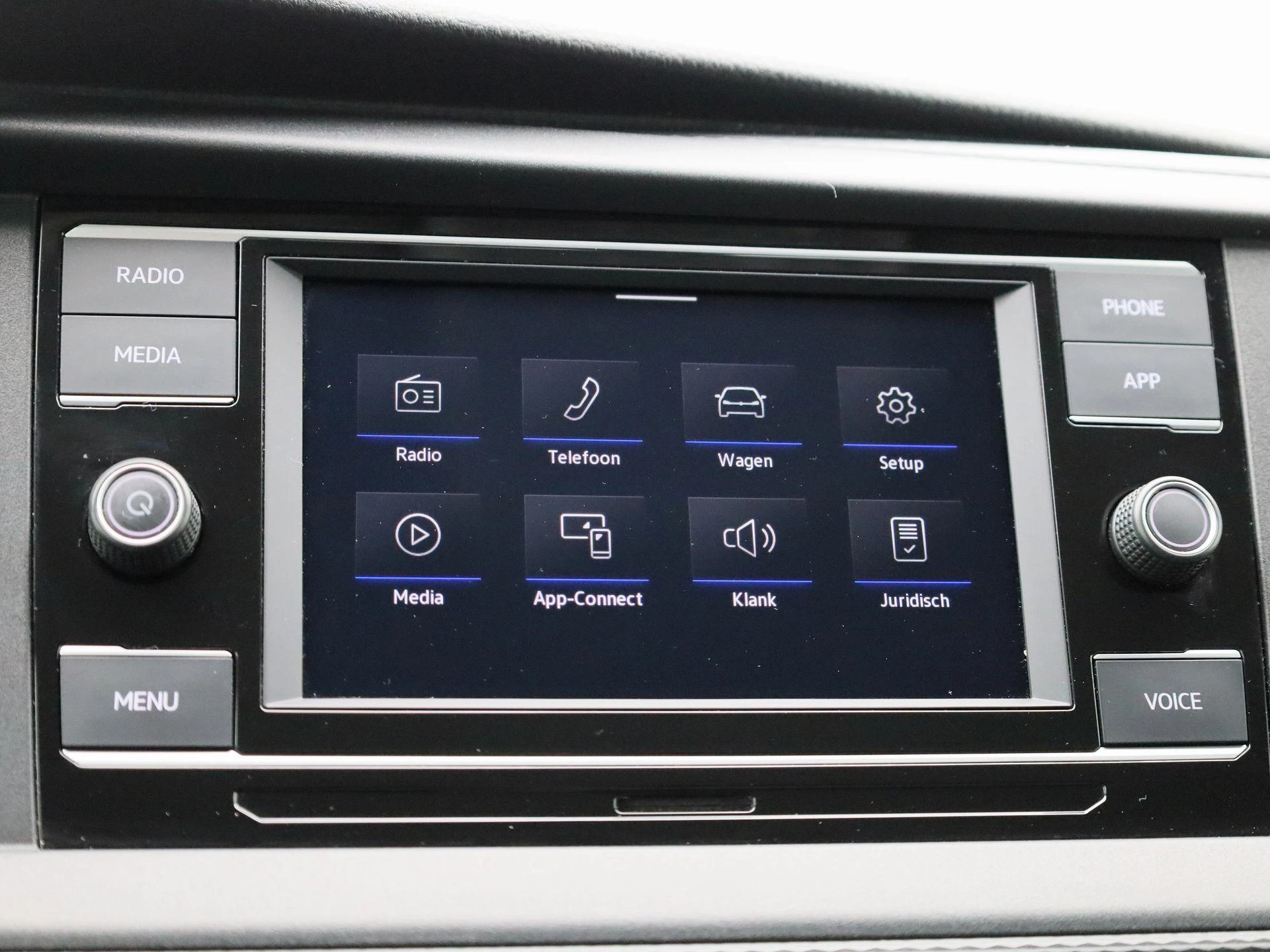 Volkswagen-Transporter-image-26