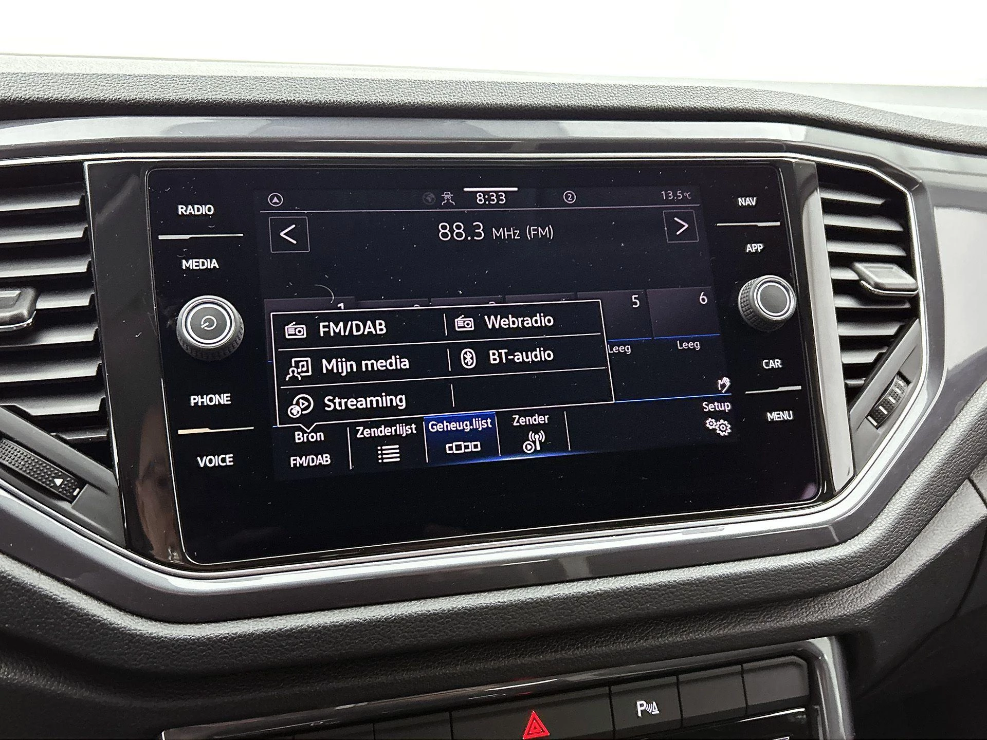 Volkswagen-T-Roc-image-6