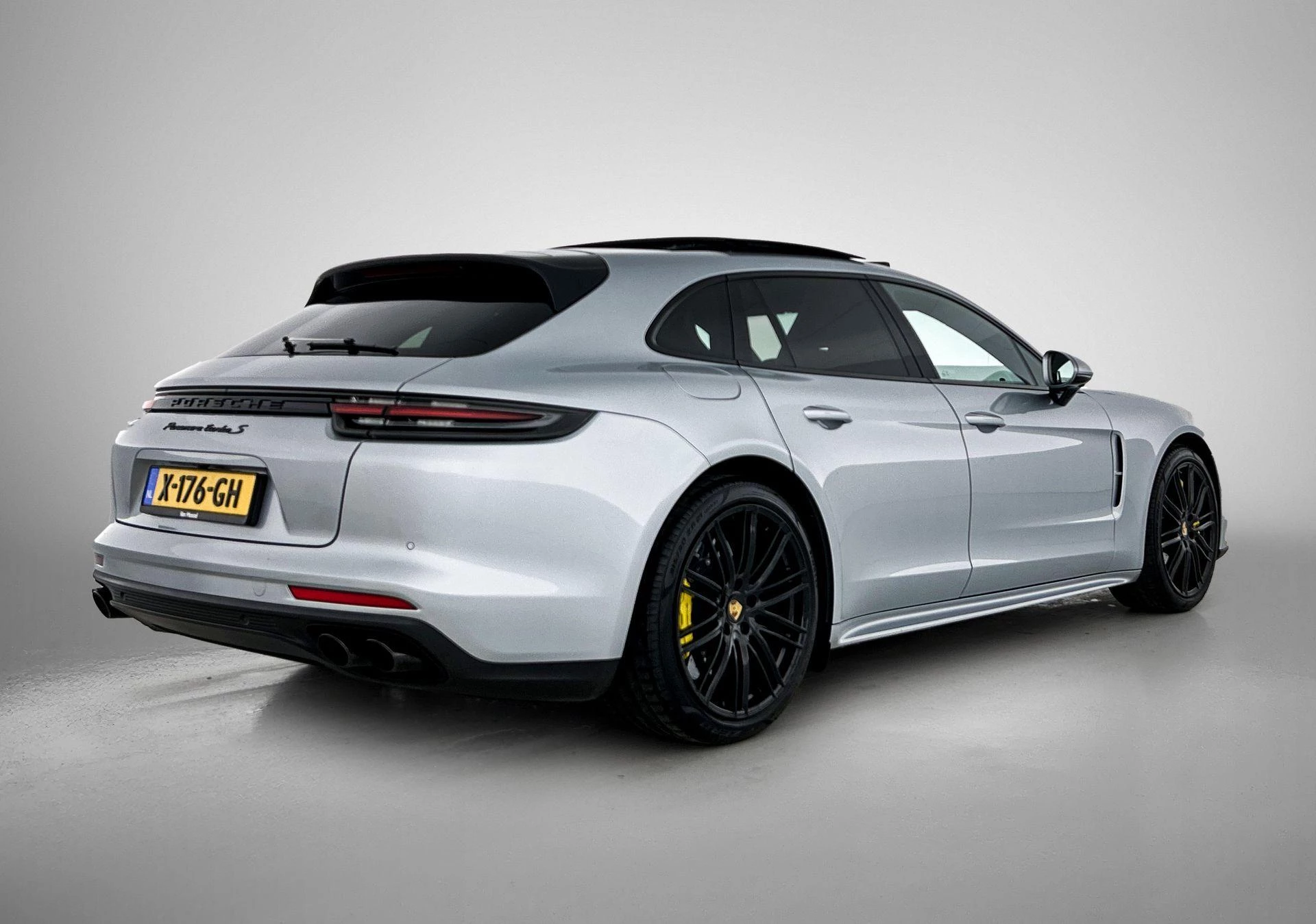 Porsche-Panamera-image-3