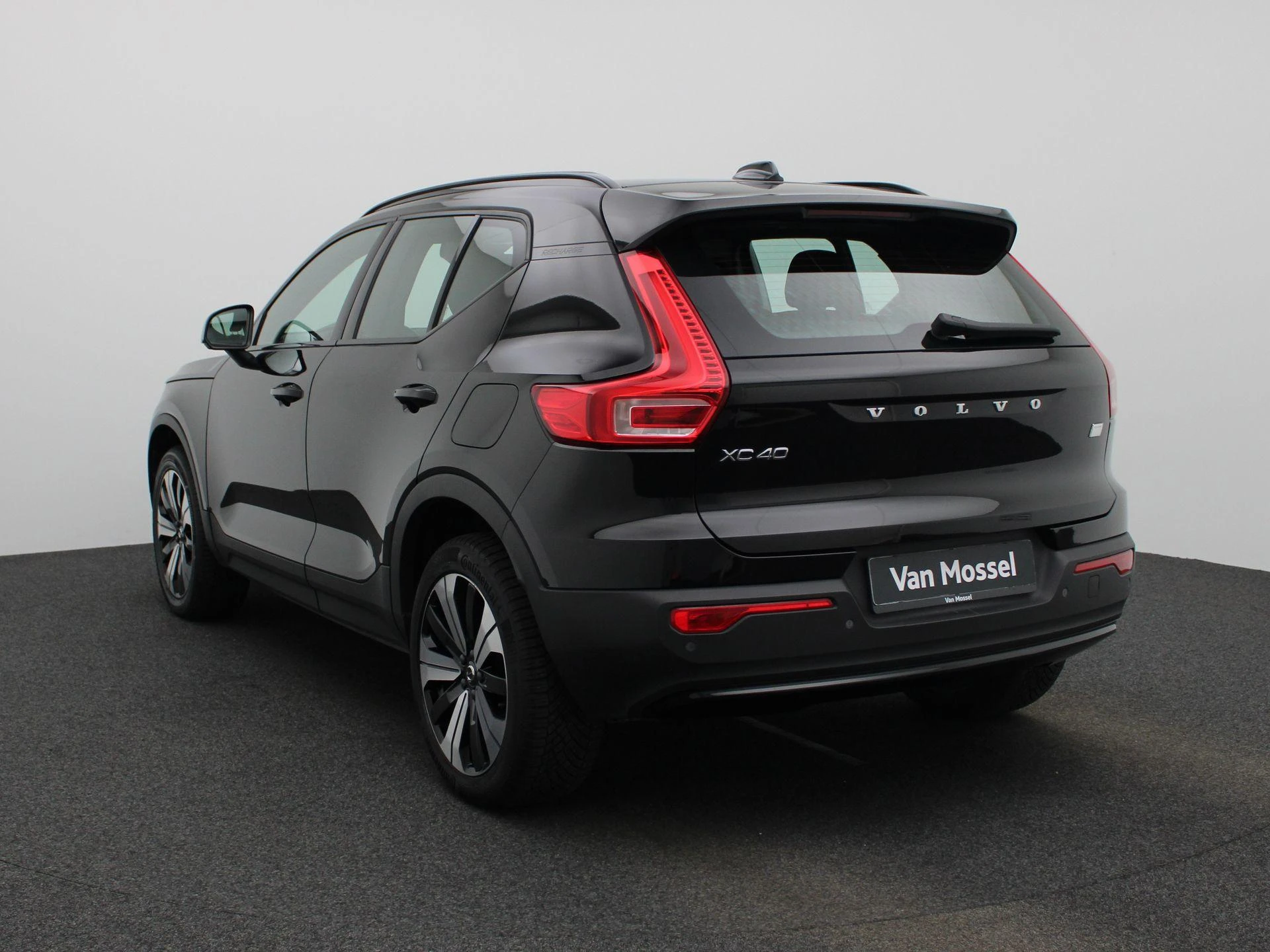 Volvo-XC40-image-1