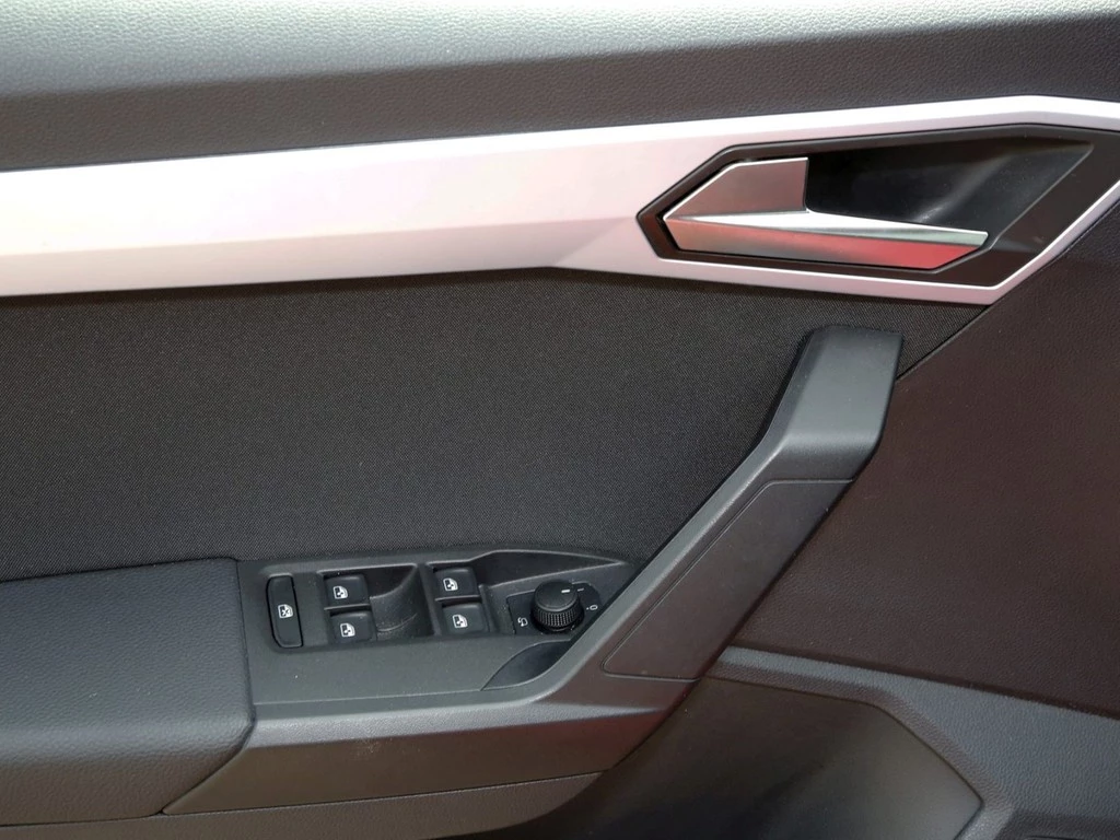 SEAT Arona 1.0 TSI FR 17" Navi+Full Link LED RFK+PDC