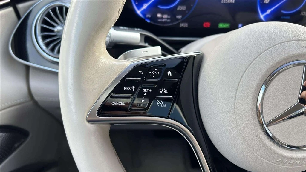 Mercedes-Benz-EQS-image-12