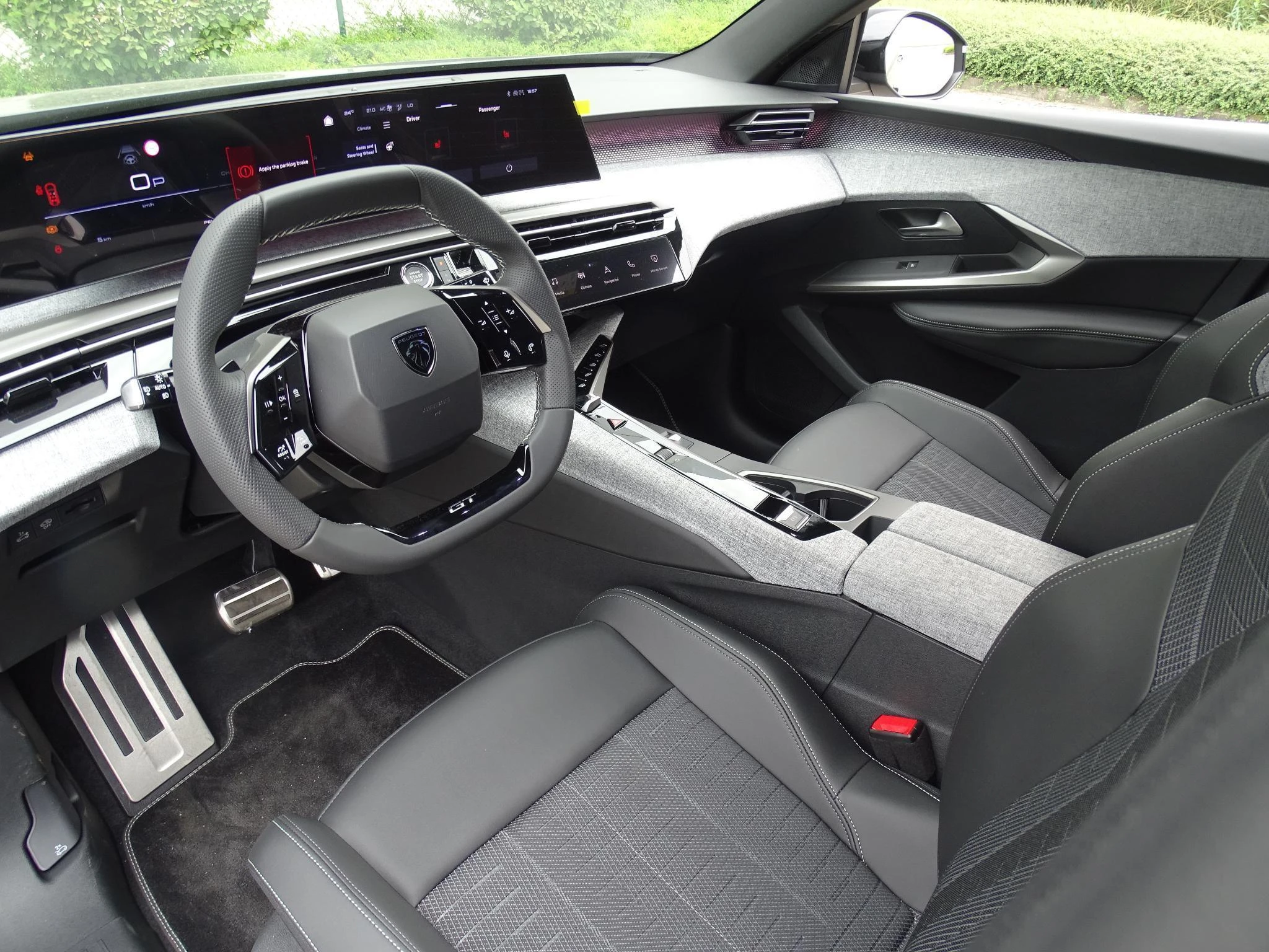 Peugeot-e-5008-image-12