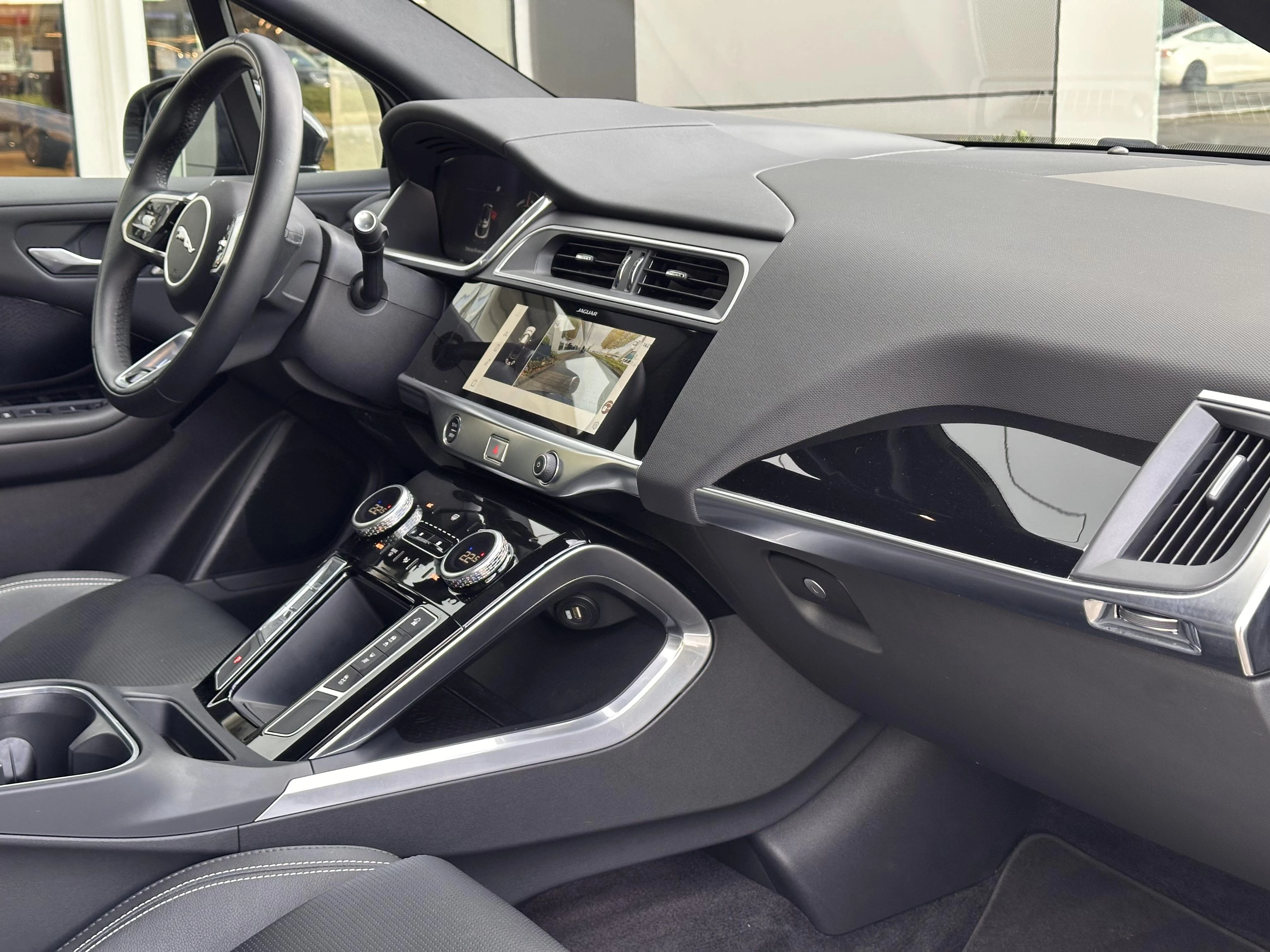 Jaguar-I-PACE-image-41