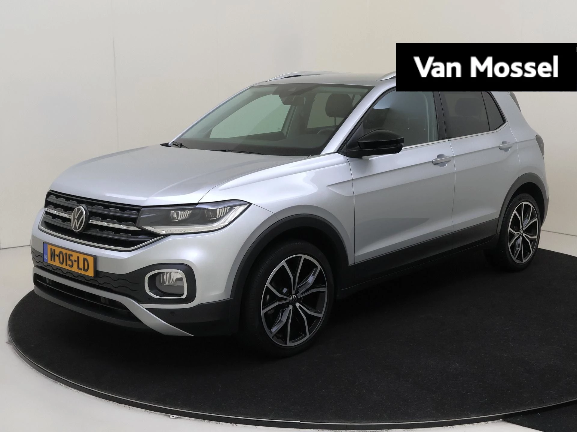 Volkswagen-T-Cross-image-0