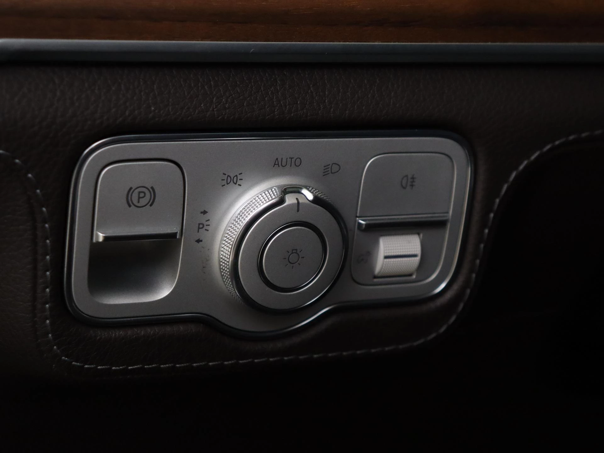Mercedes-Benz-GLE-image-26