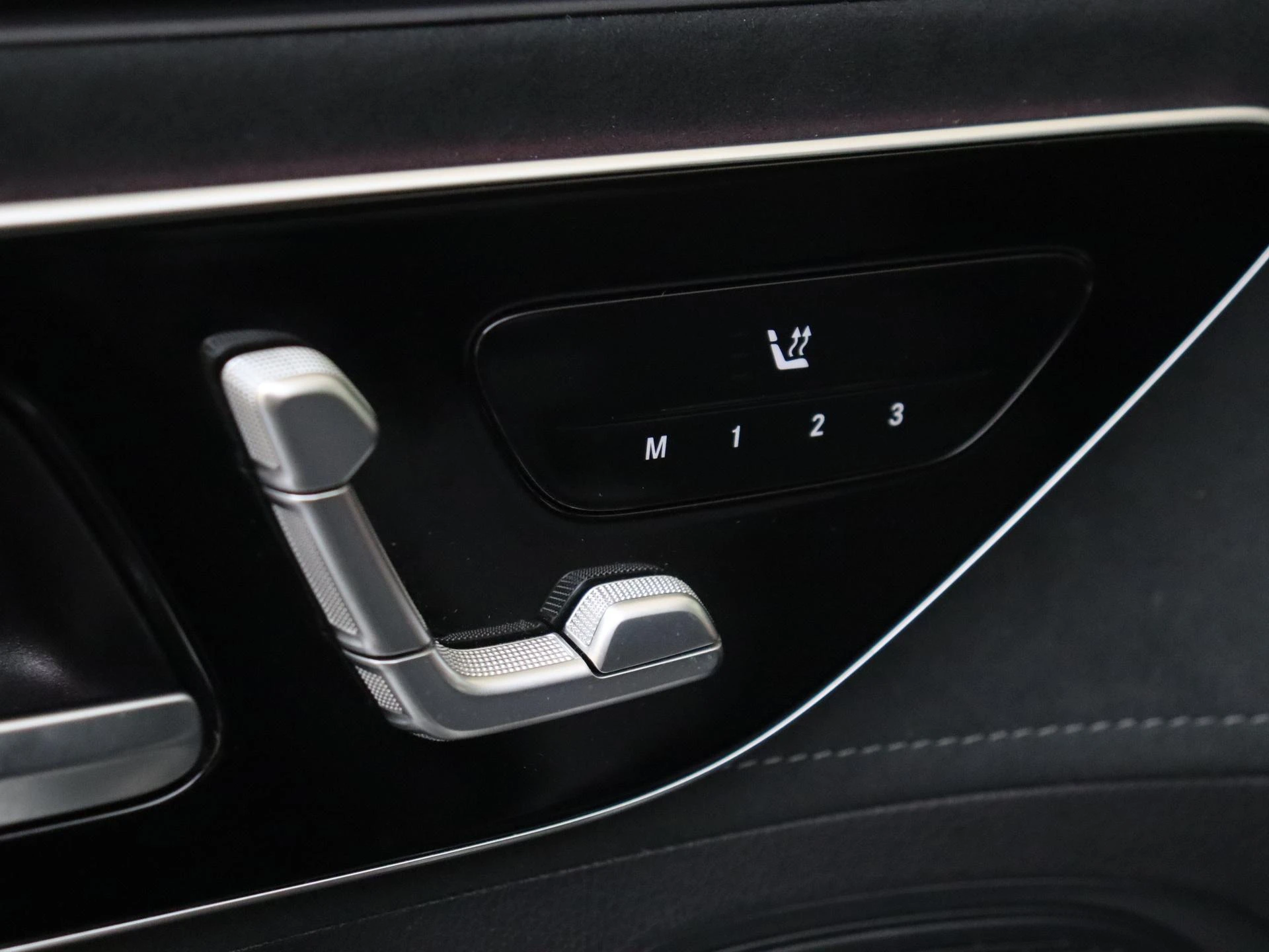 Mercedes-Benz-EQE-image-25