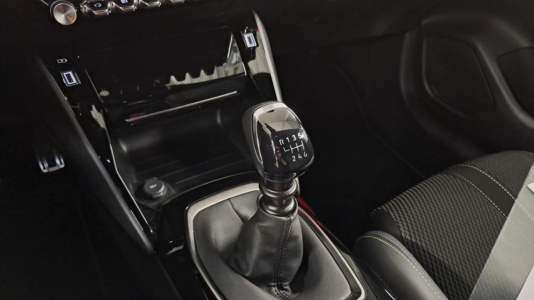 Peugeot-208-image-11