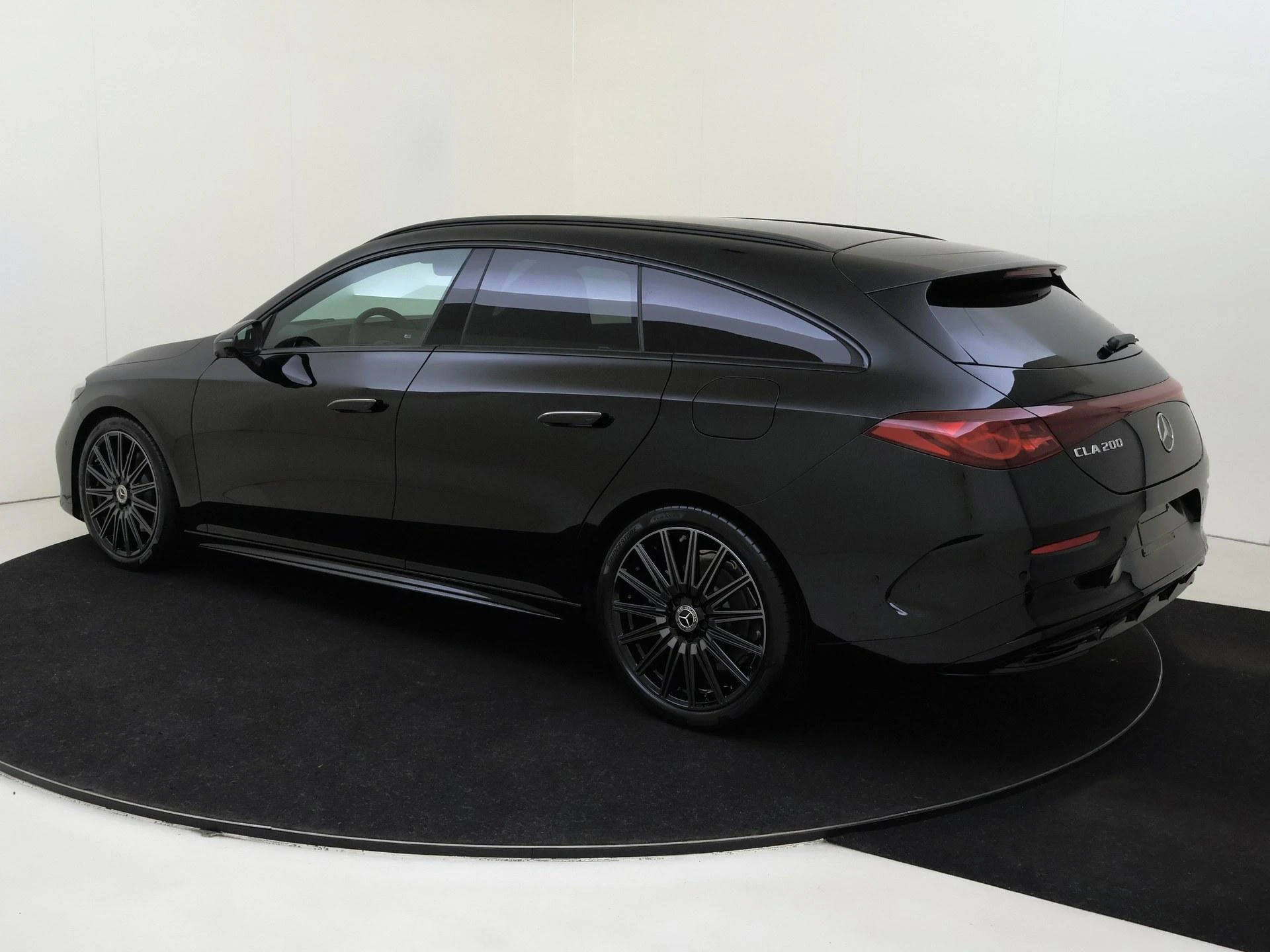 Mercedes-Benz-CLA-image-3