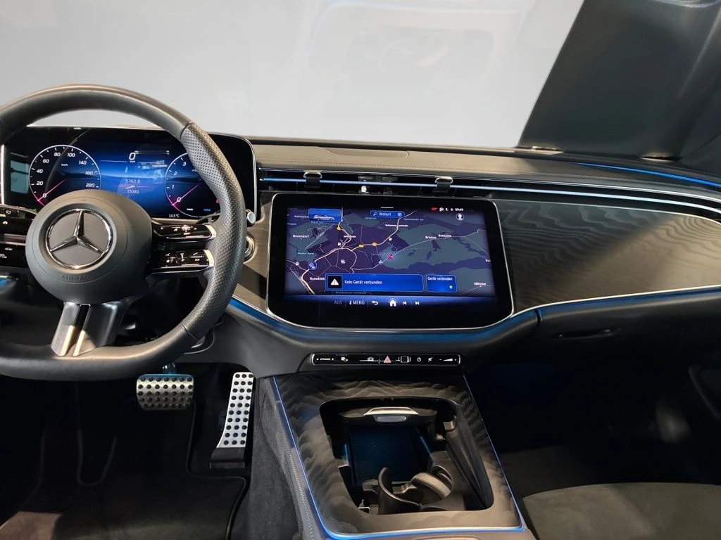 Mercedes-Benz-E-Klasse 200-image-11